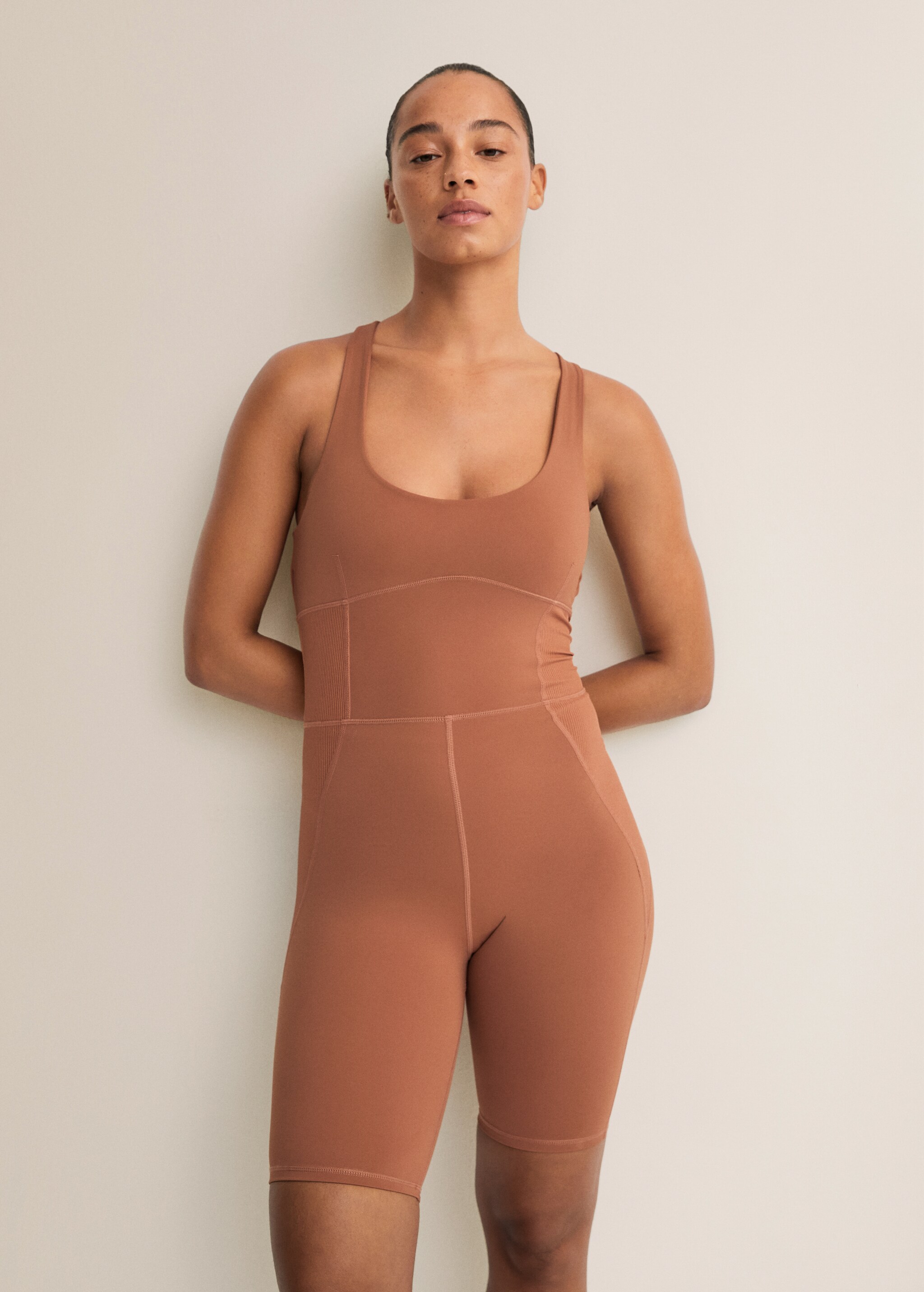 Body espalda cruzada - Plano medio