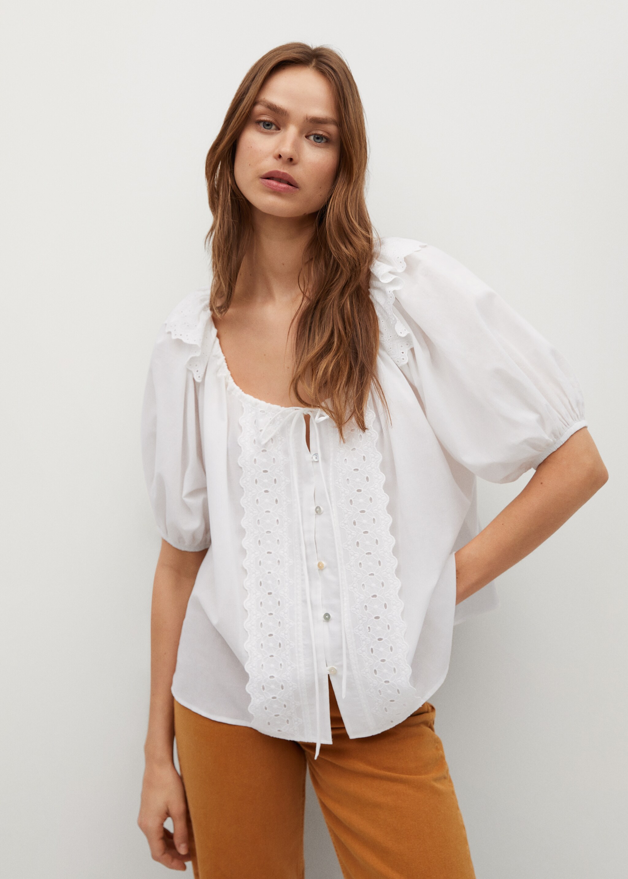 Blusa algodón orgánico calados - Plano medio