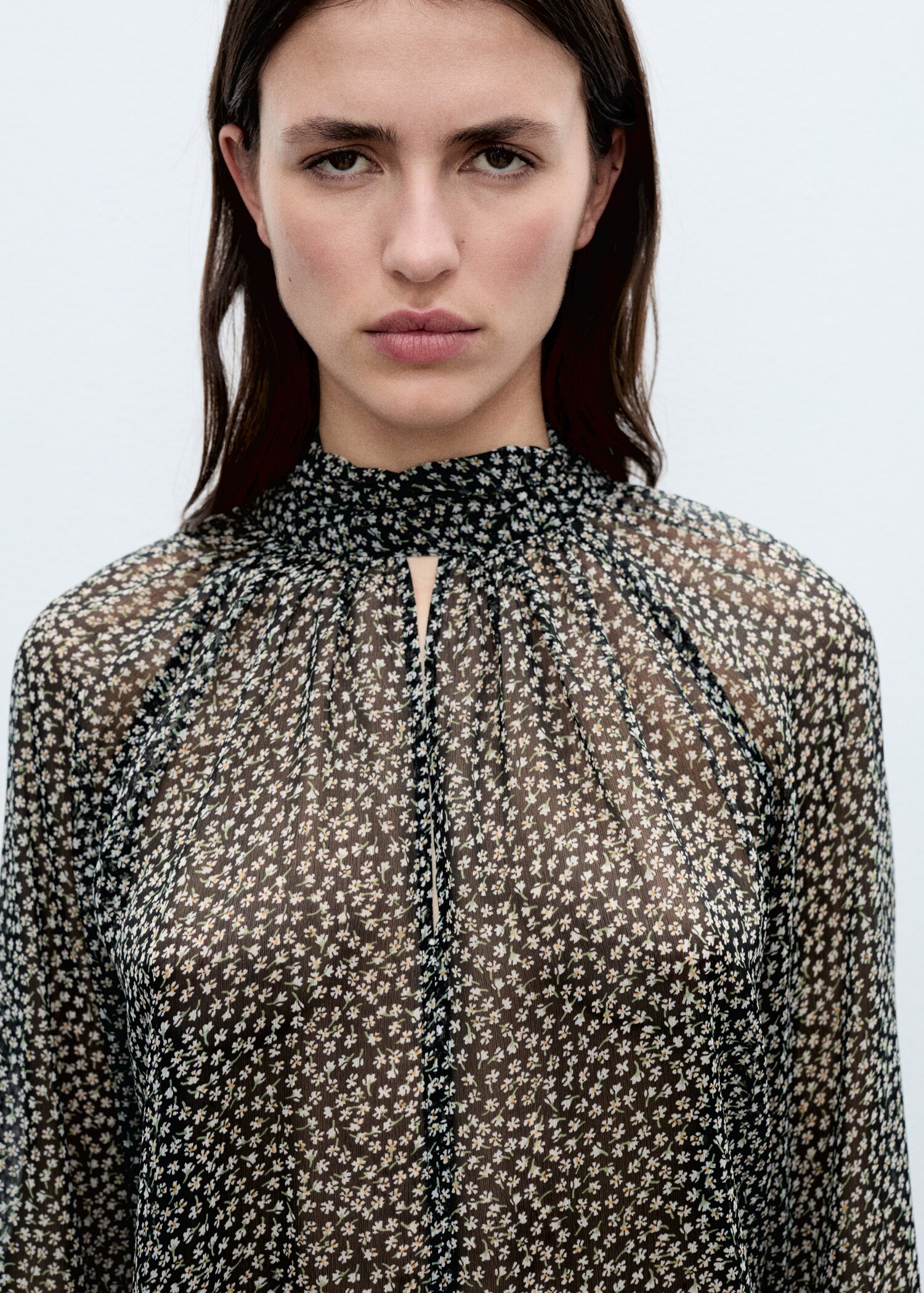 Floral-print blouse with ruffles - Details of the article 1