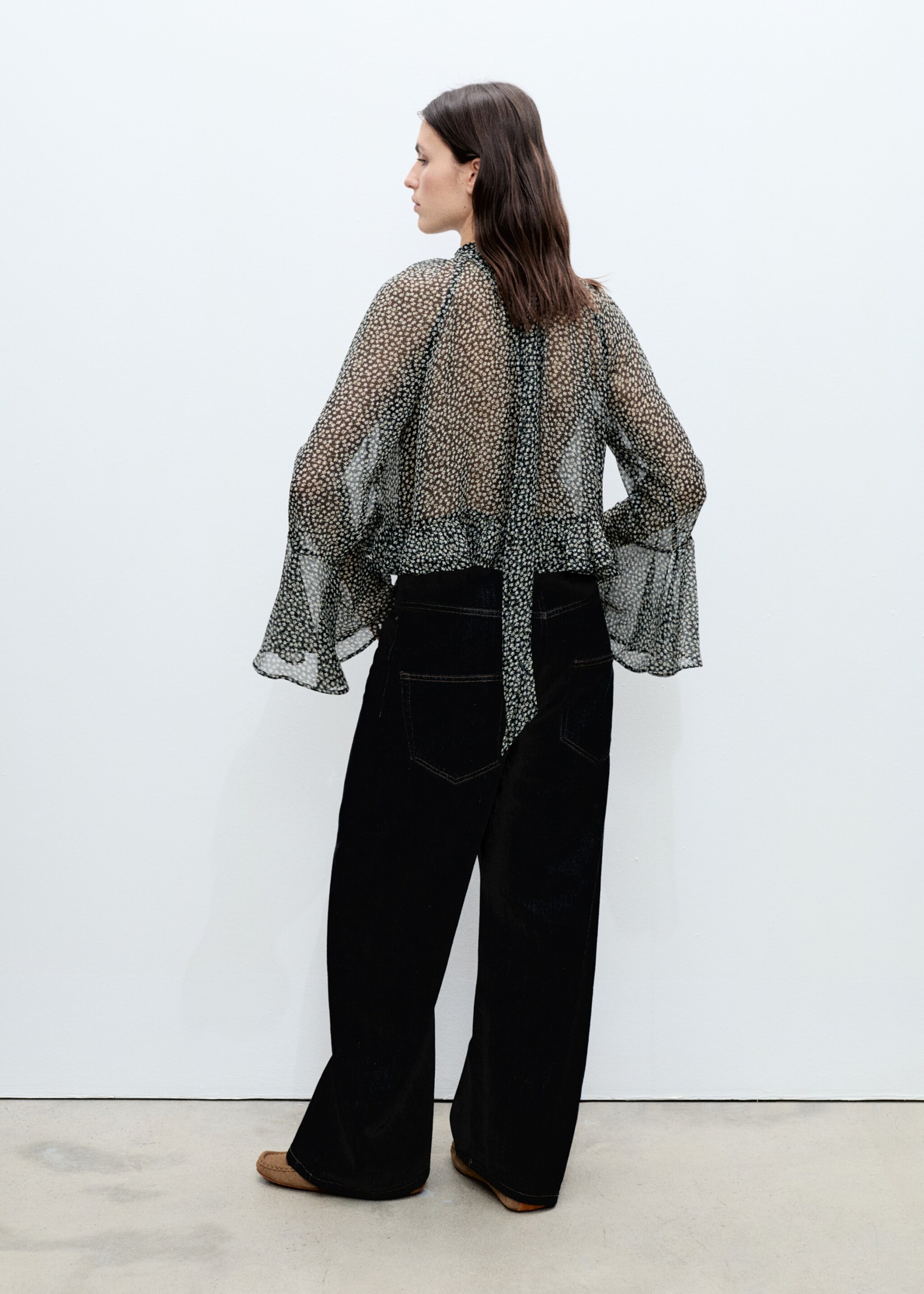 Floral-print blouse with ruffles - Reverse of the article, Black. Ref: 87065739-00.