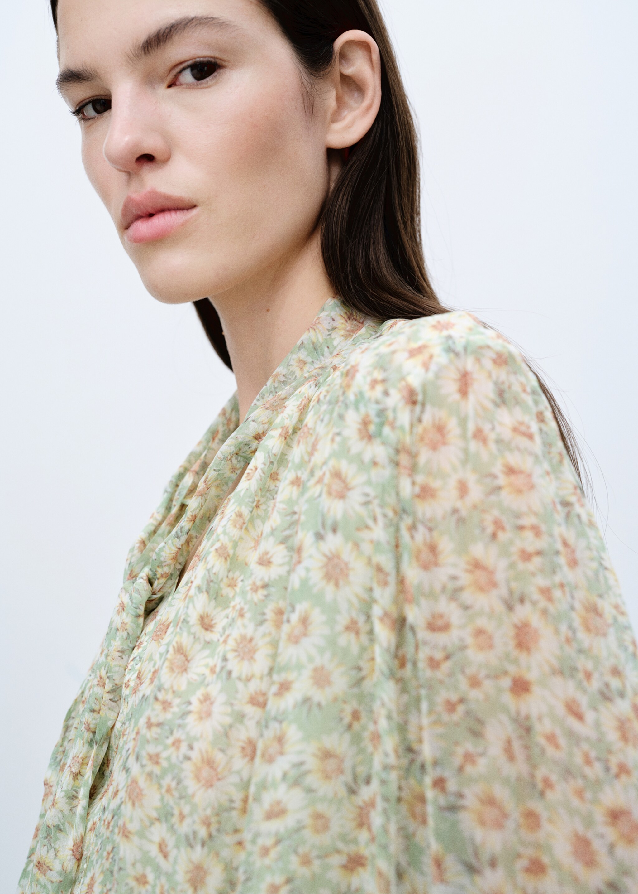 Floral tie blouse - Details of the article 1, Green. Ref: 87065745-00.