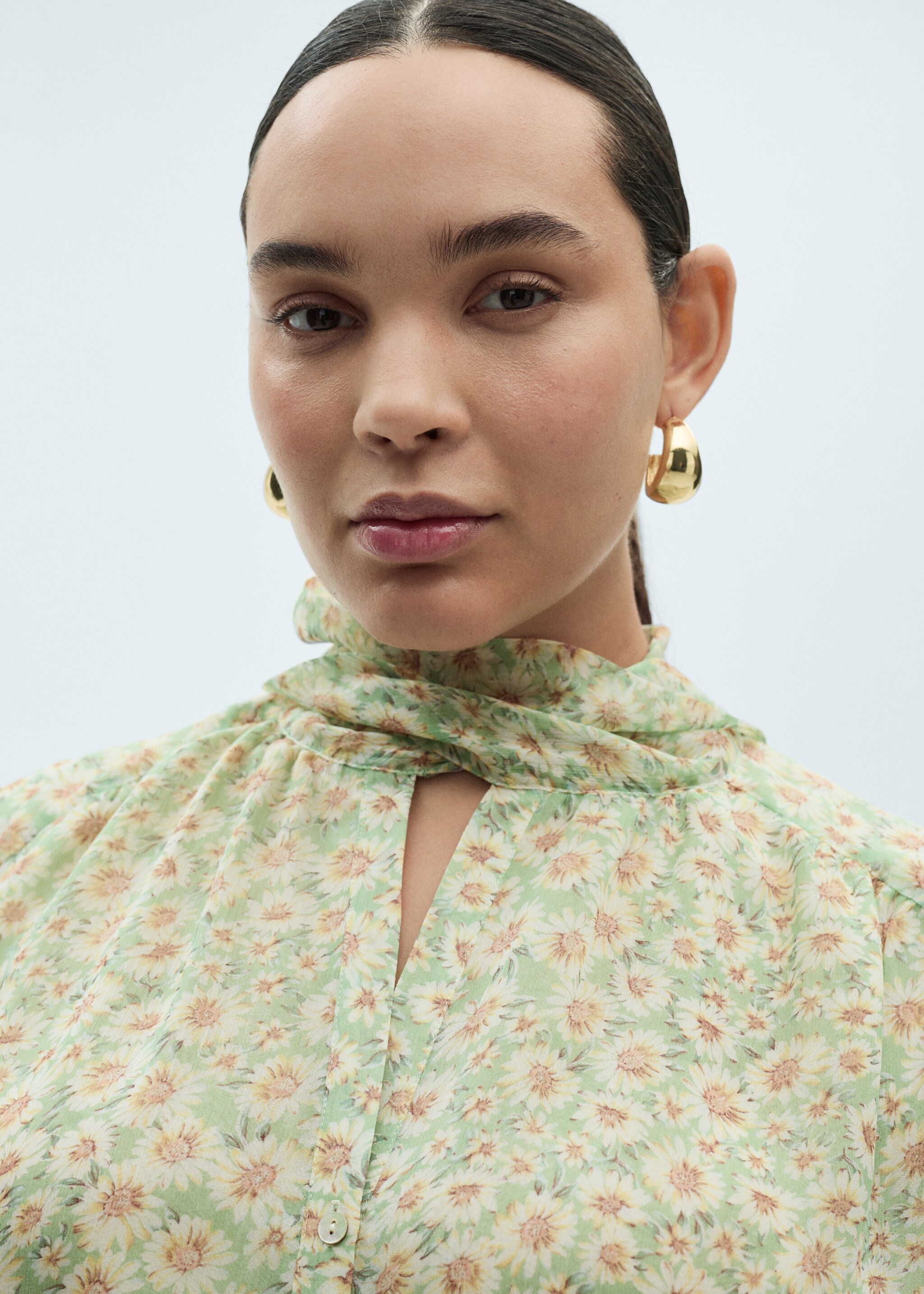 Floral tie blouse - Details of the article 4, Green. Ref: 87065745-00.