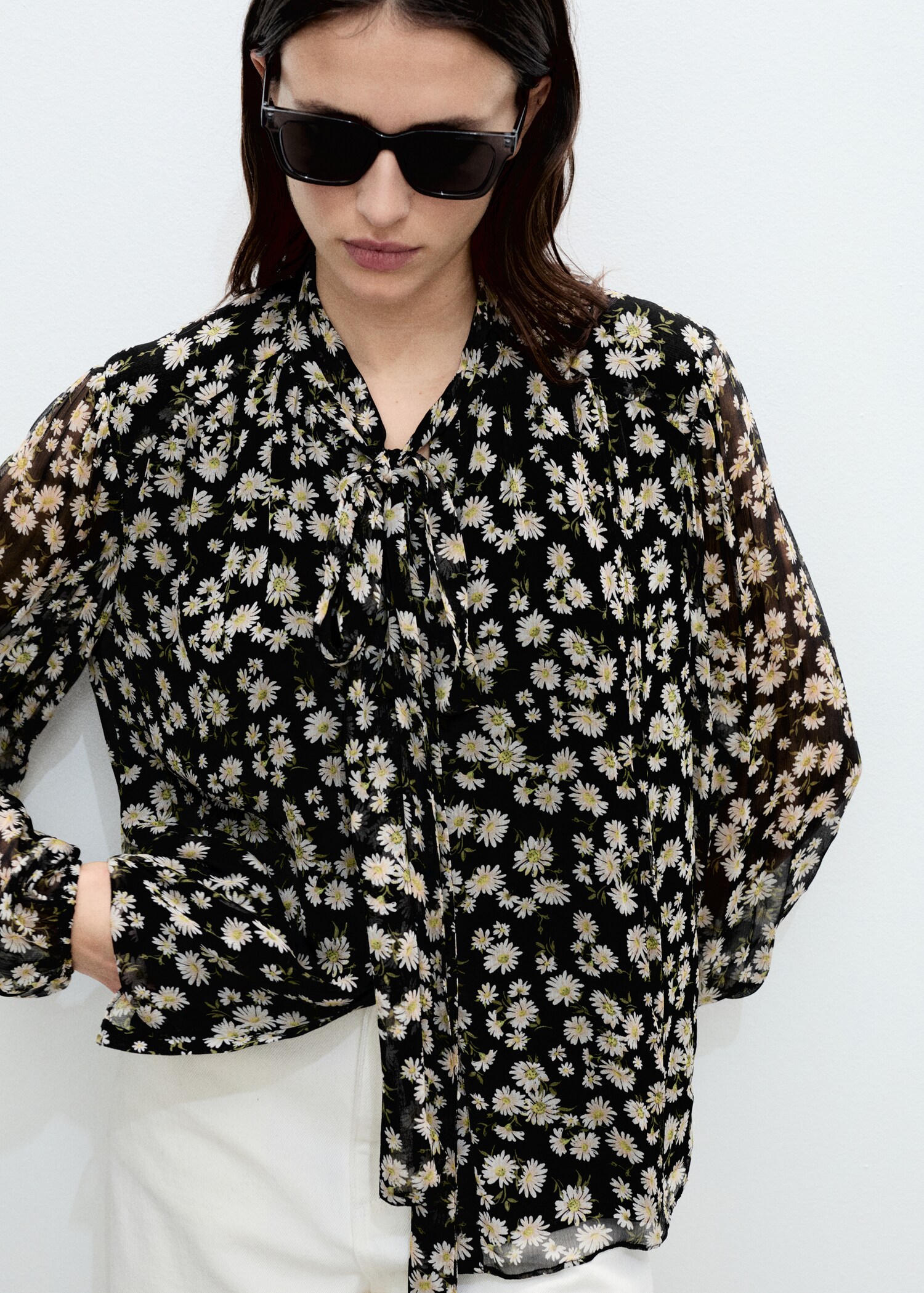 Blouse imprimé floral à nœud - Plan moyen
