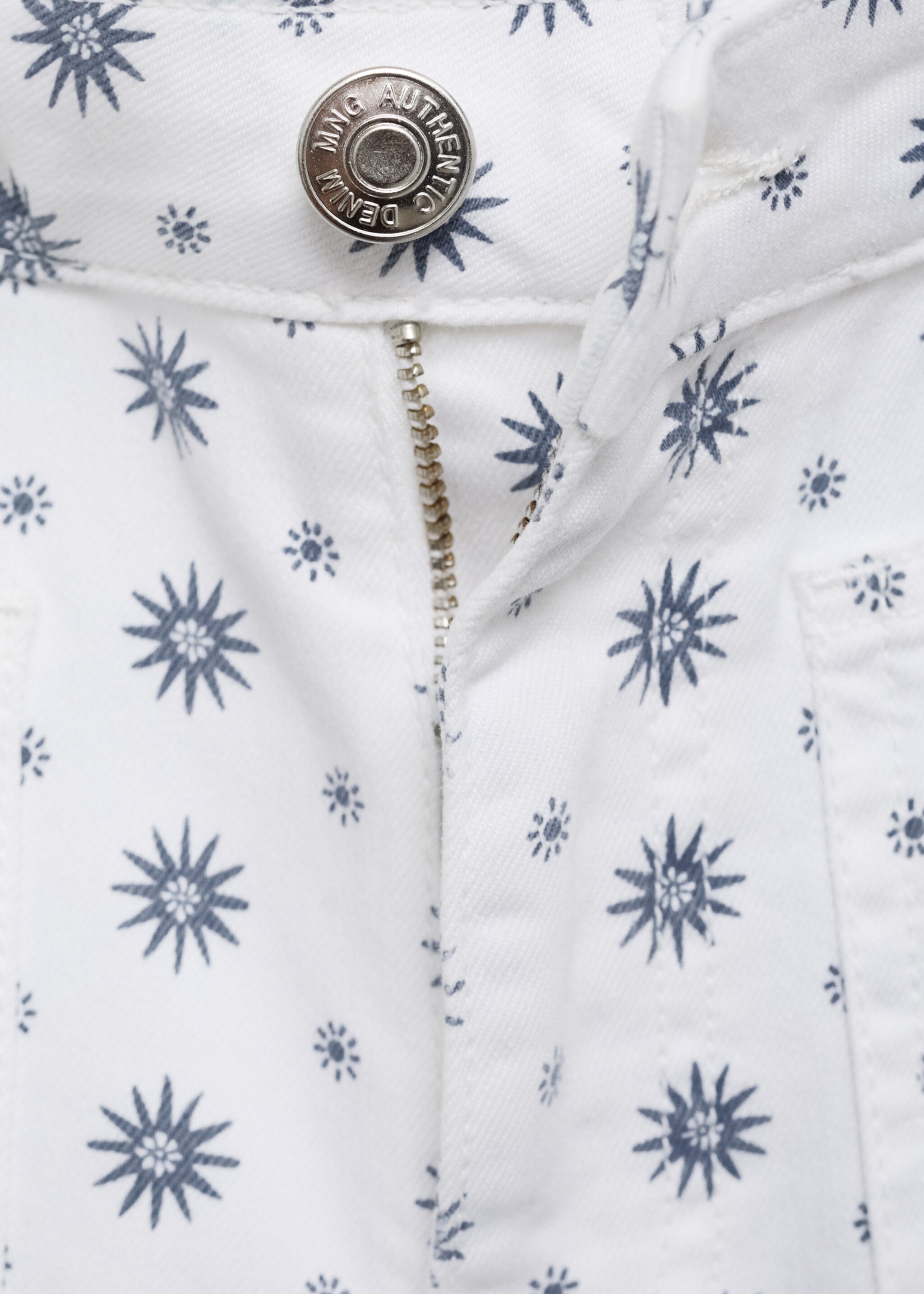 Jean droit imprimé - Détail de l'article 8, Blanc cassé. Ref: 87065753-00.