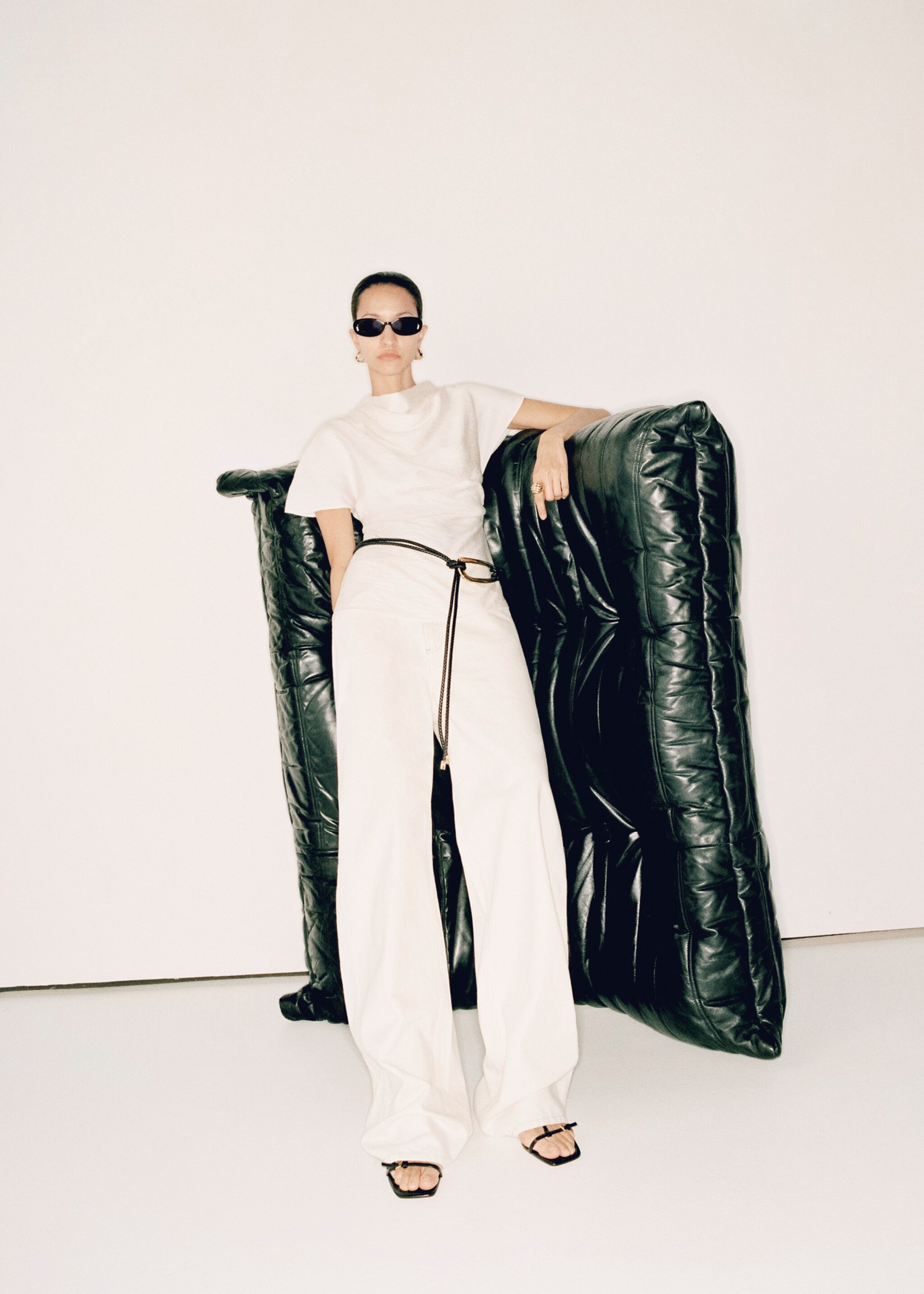 High-rise balloon jeans - Details of the article 7, Off White. Ref: 87065764-00.