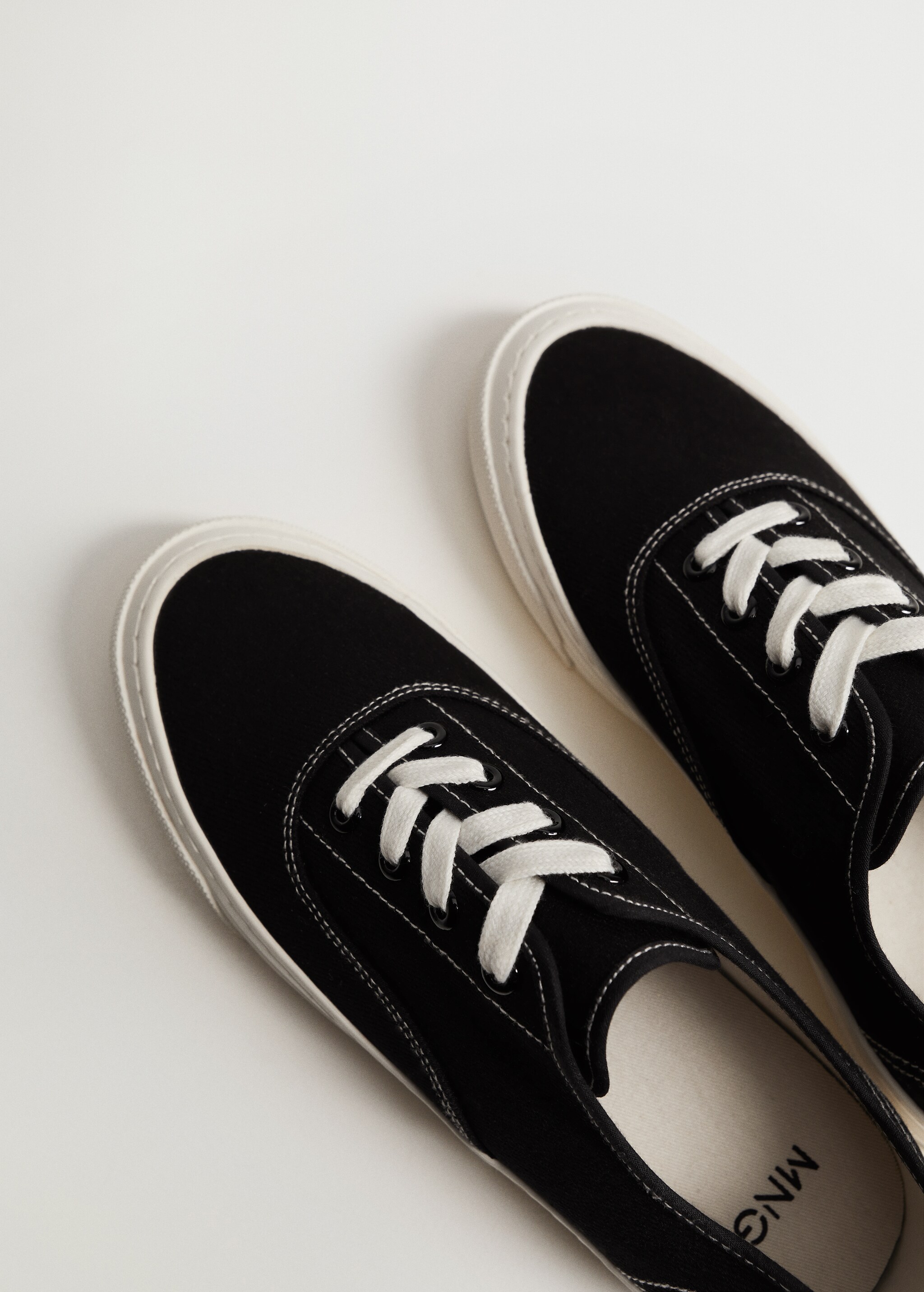 Sneakers mit Kontrastsohle - Detail des Artikels 5