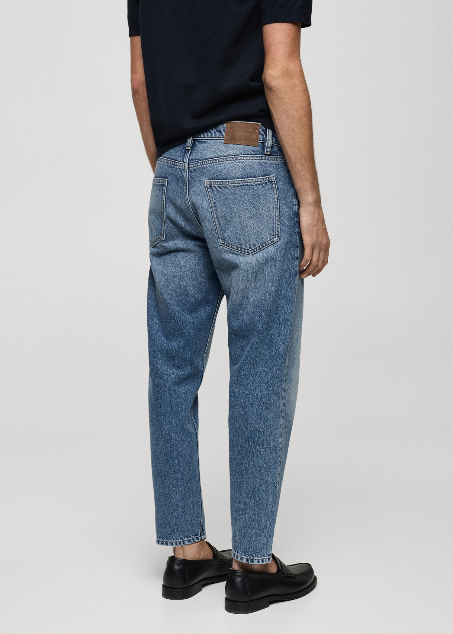 Cropped carrot-fit jeans - Reverse of the article