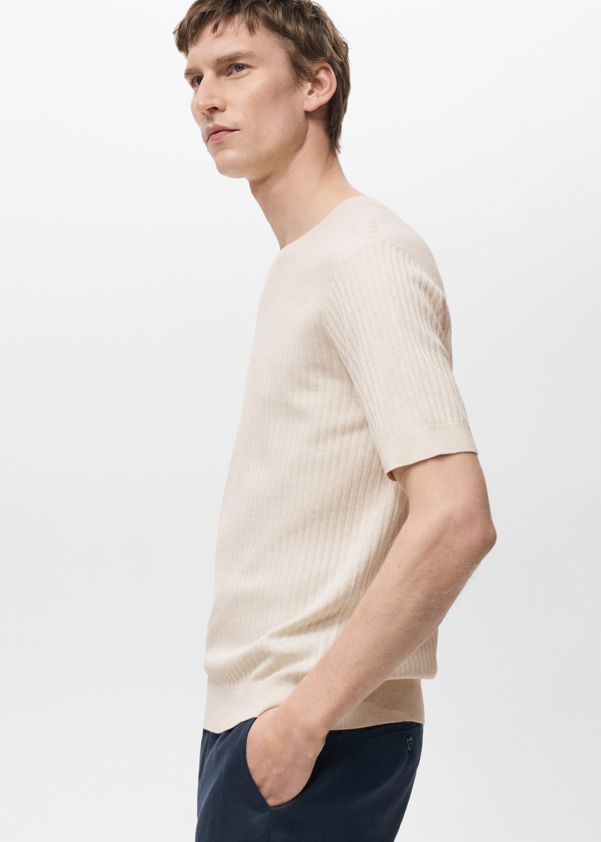 Textured striped T-shirt - Details of the article 2, Ivory White. Ref: 87065933-00.