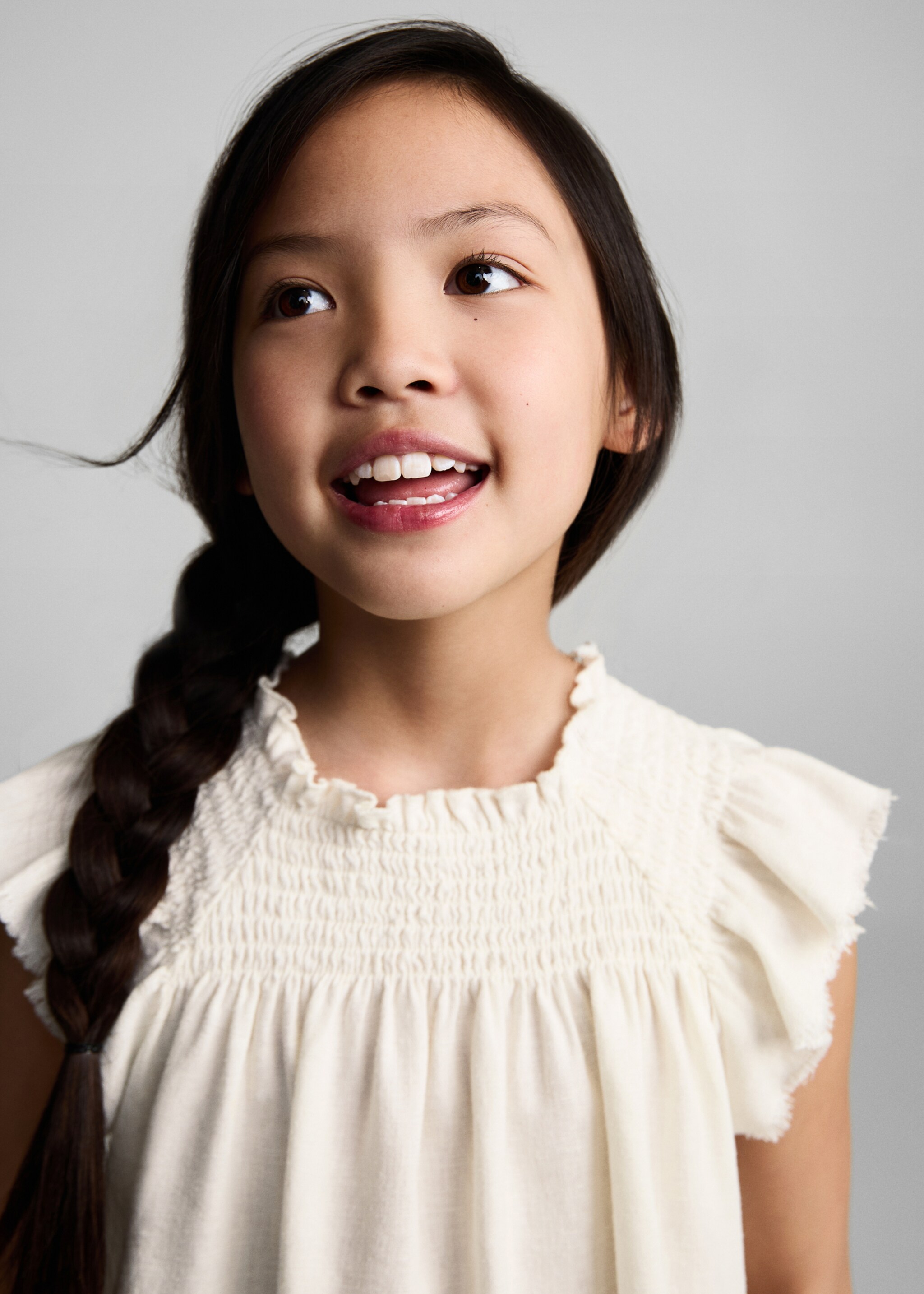 Blusa volantes lino - Detalle del artículo 1, Blanco roto. Ref: 87065964-00.