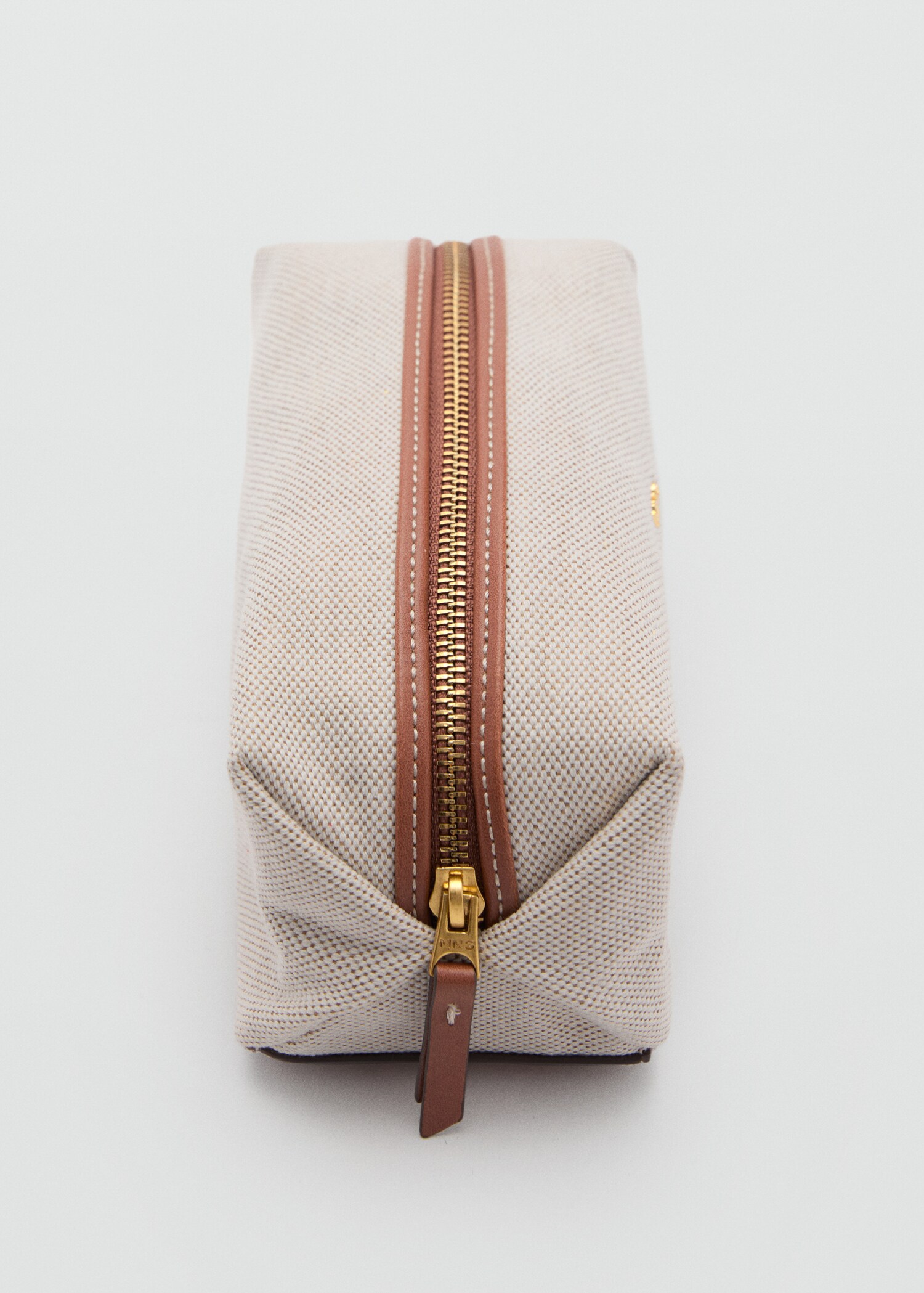 Canvas toiletry bag with contrasting zip - Details of the article 2