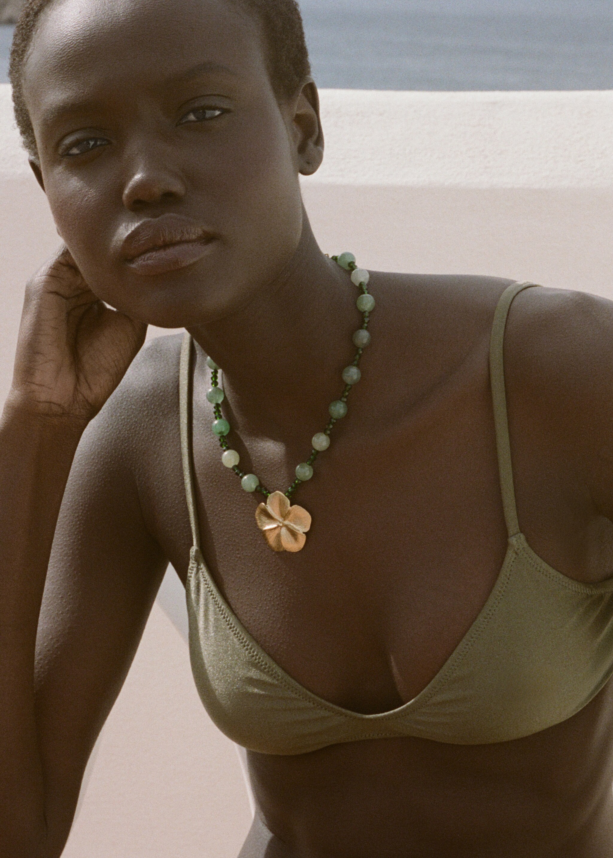 Ball necklace with stone flower detail - Details of the article 1, Gold. Ref: 87065979-00.