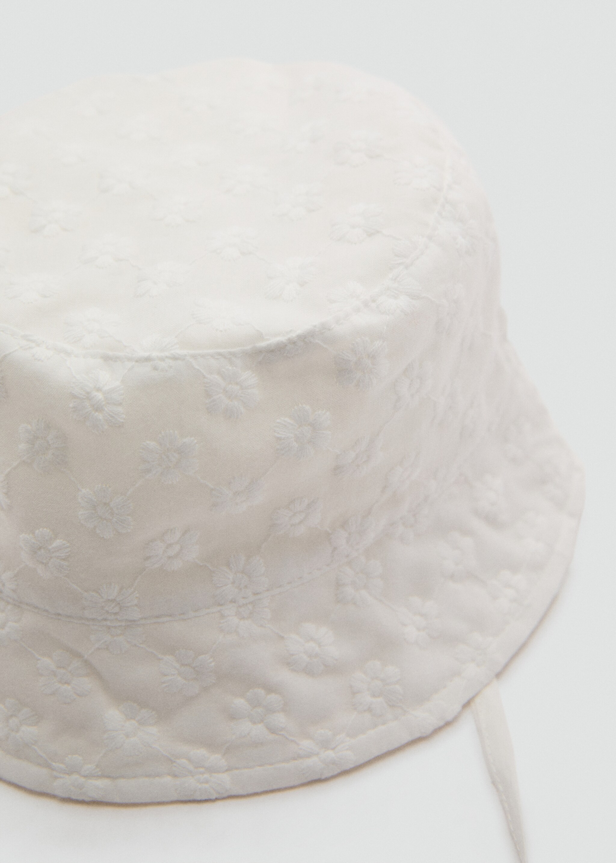 Embroidered bucket hat - Medium plane, White. Ref: 87065987-00.