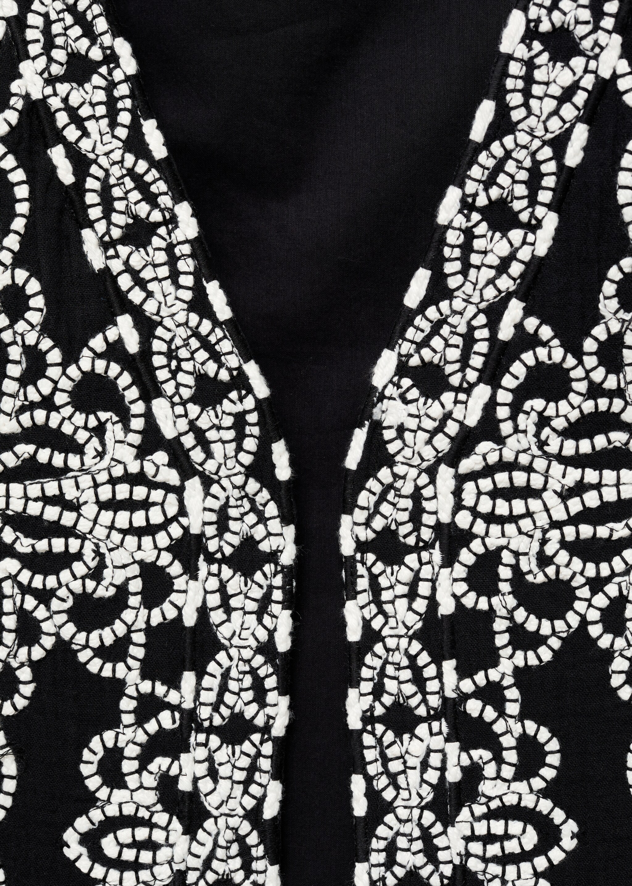 Gilet brodé - Détail de l'article 8, Blanc cassé. Ref: 87066355-00.