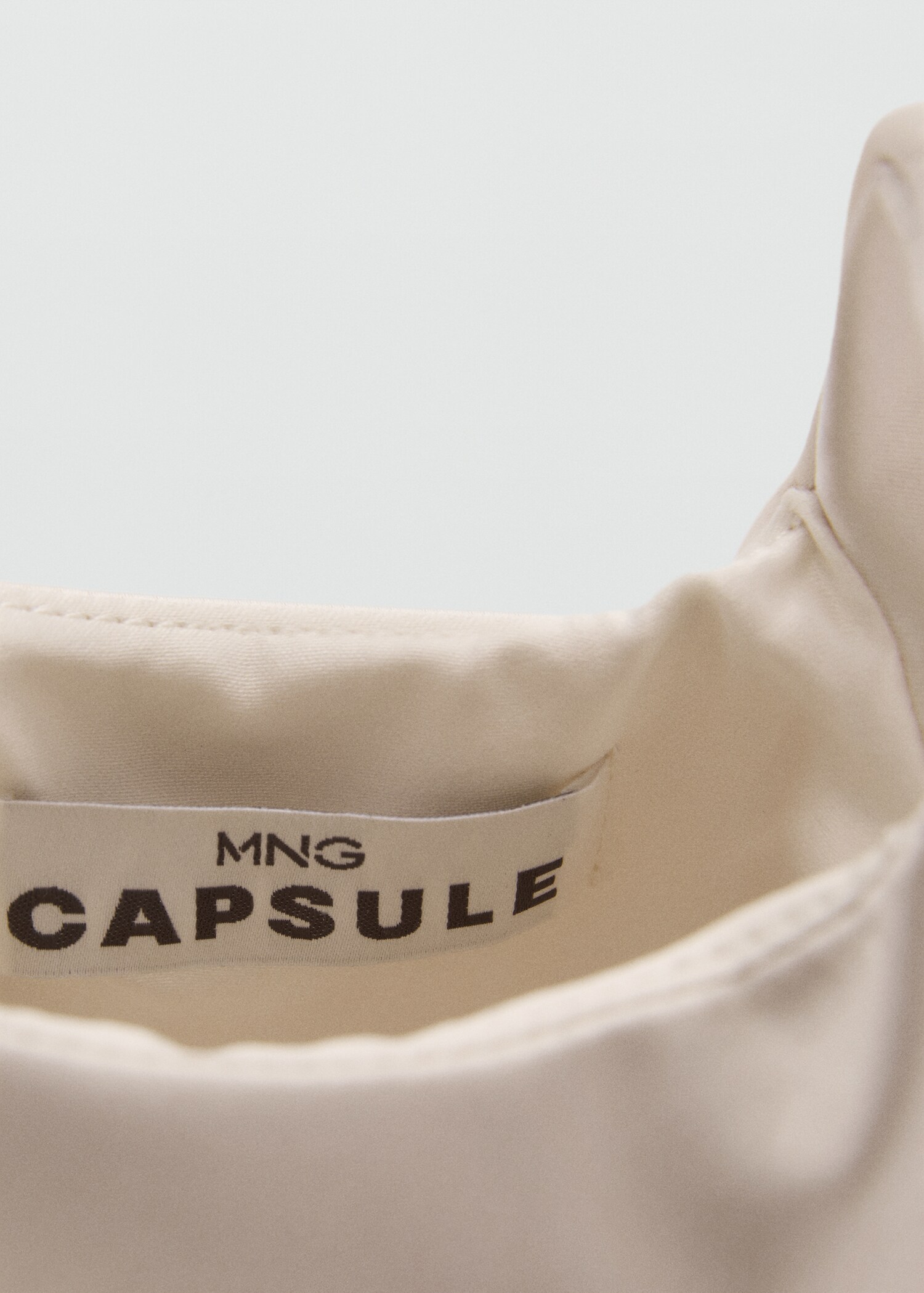 Satin handbag with fringed trim - Details of the article 3