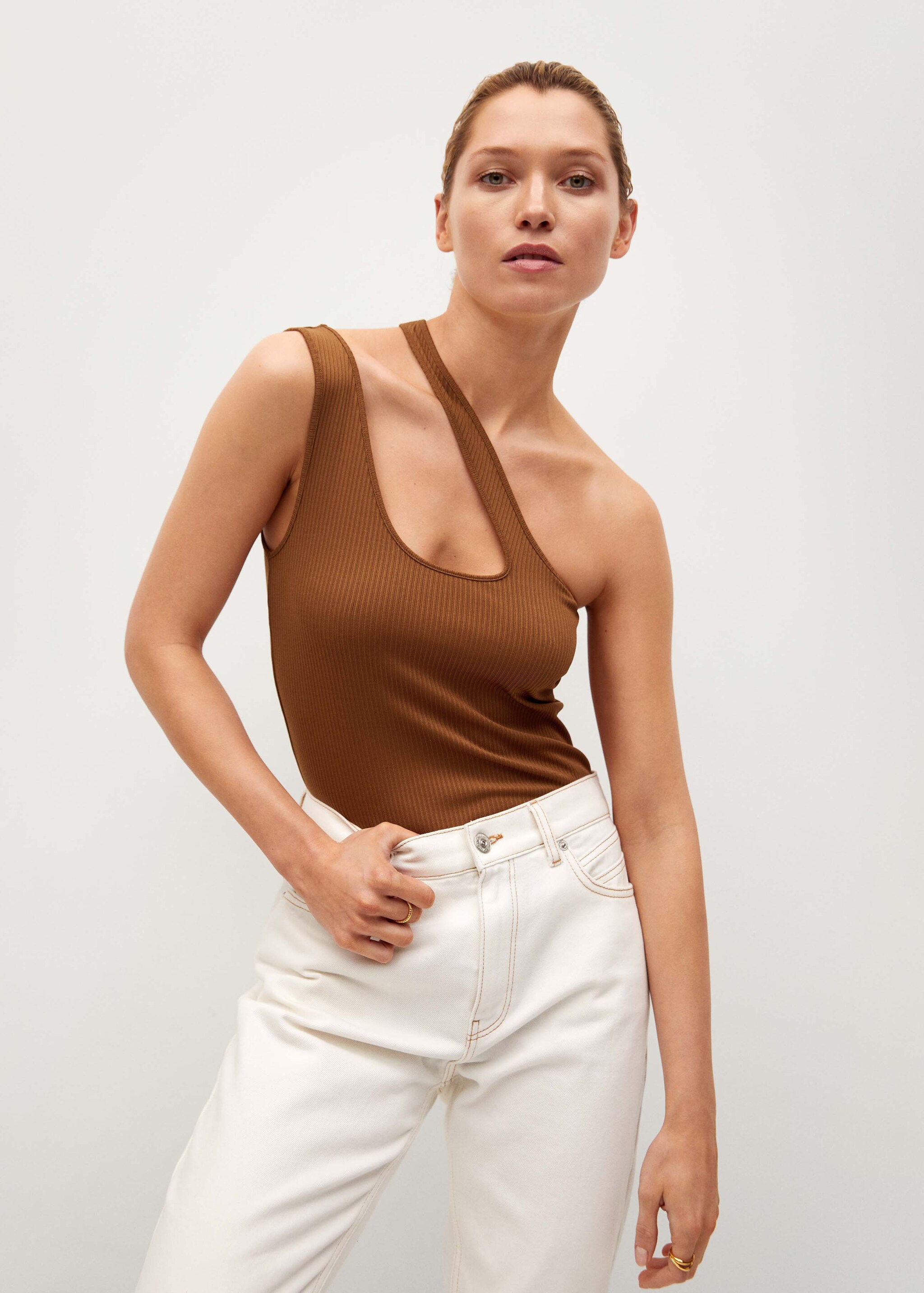 Asymmetric design top - Medium plane