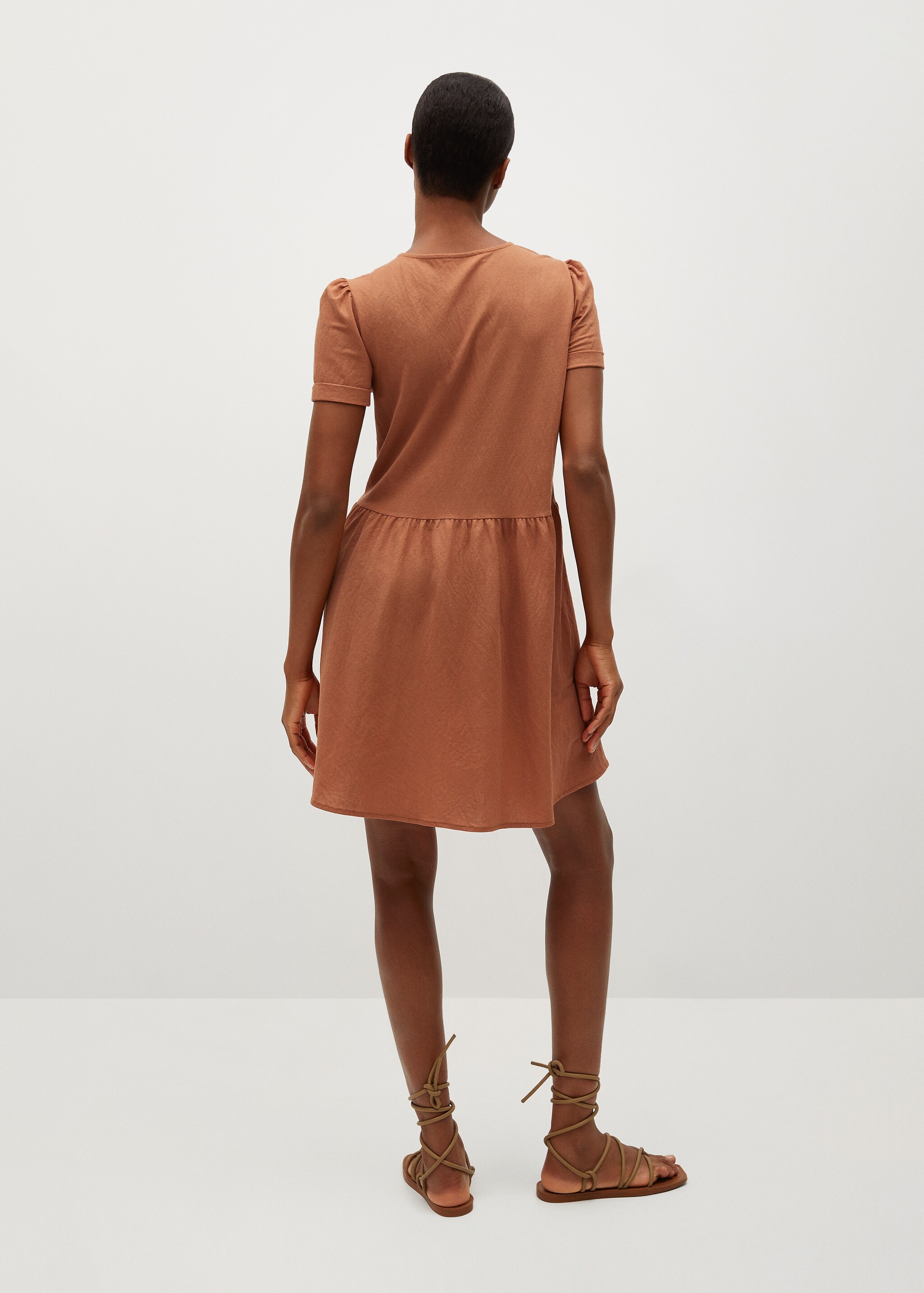 Vestido fluido corto  - Reverso del artículo