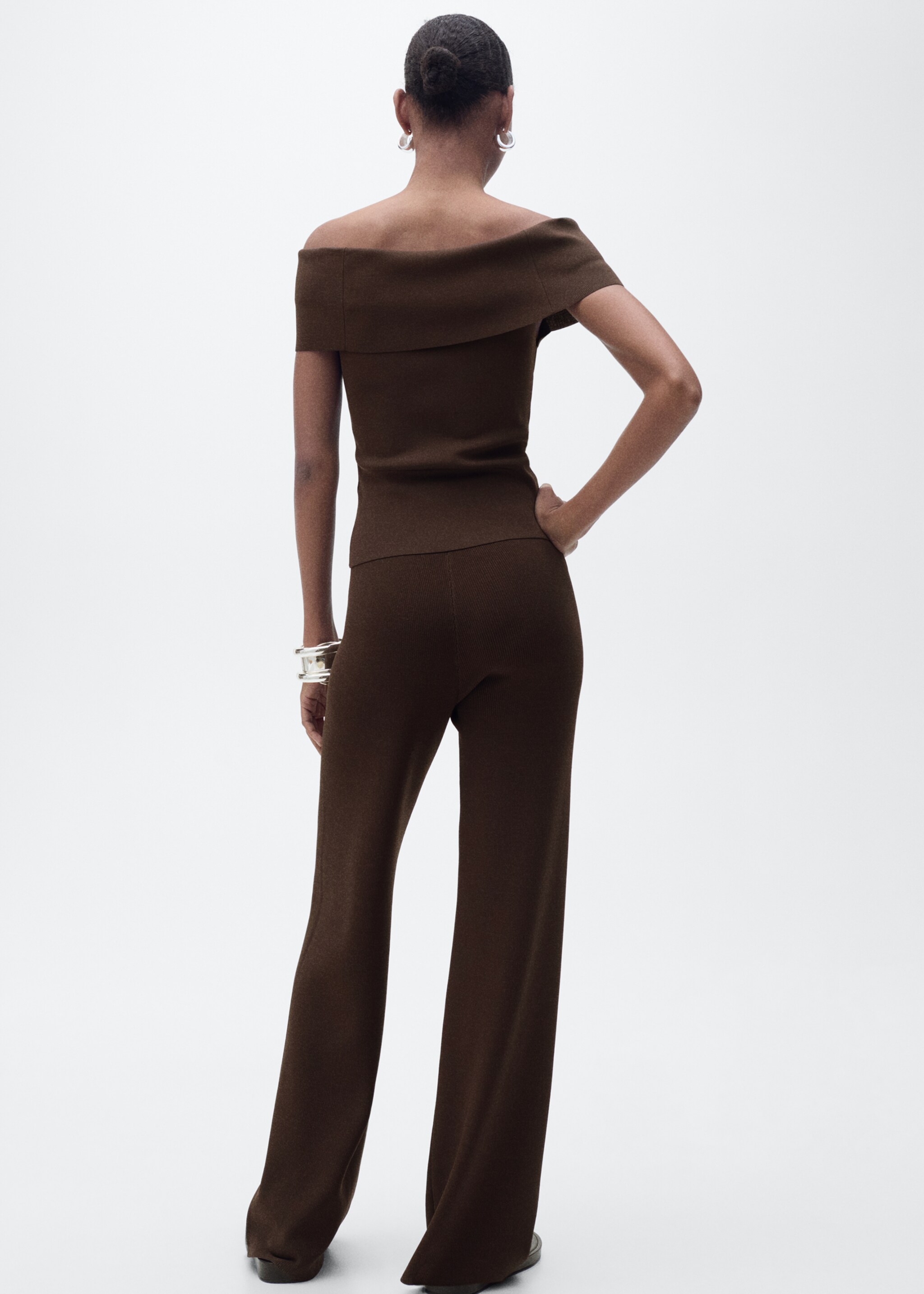 Straight knitted trousers - Reverse of the article, Chocolate. Ref: 87067172-00.