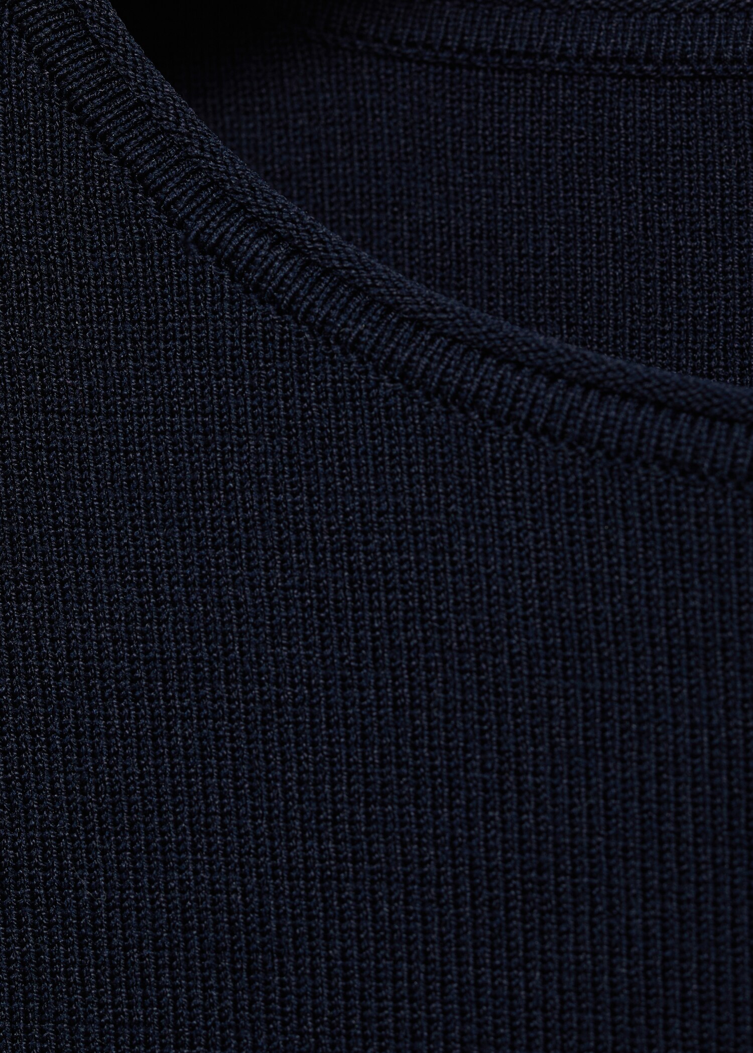 Asymmetrical low knit jersey - Details of the article 8