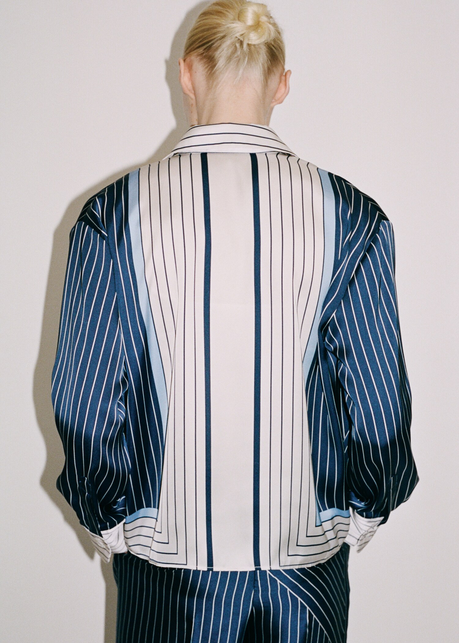 Satin shirt with combined stripes - Details of the article 6