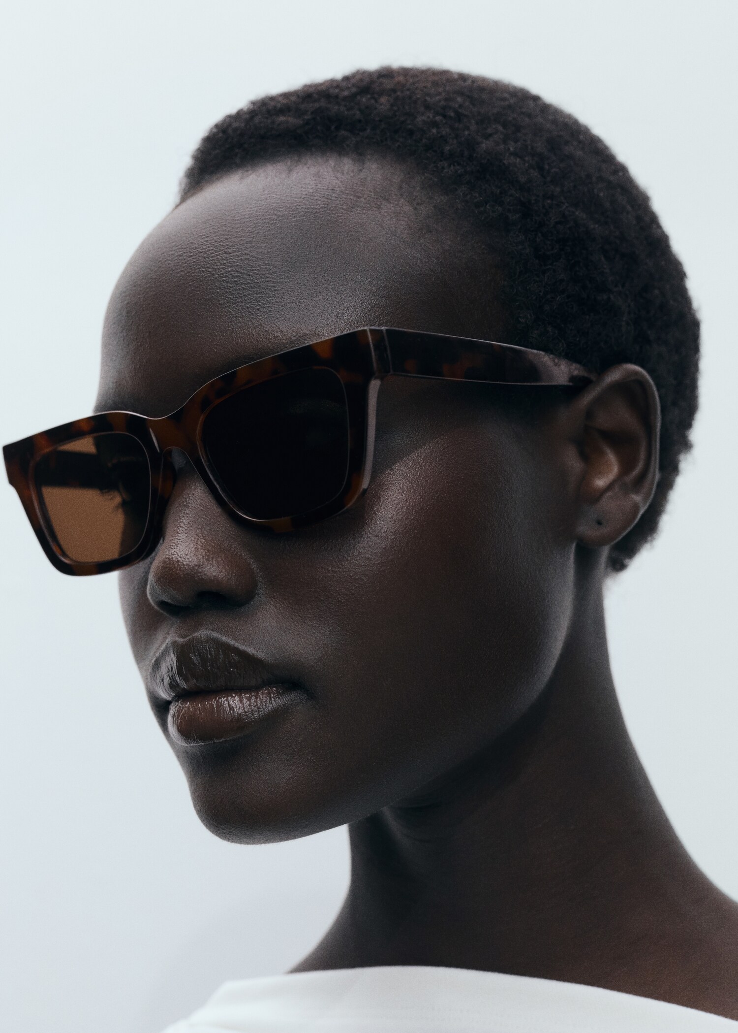 Sonnenbrille mit viereckiger Brillenfassung - Detail des Artikels 9