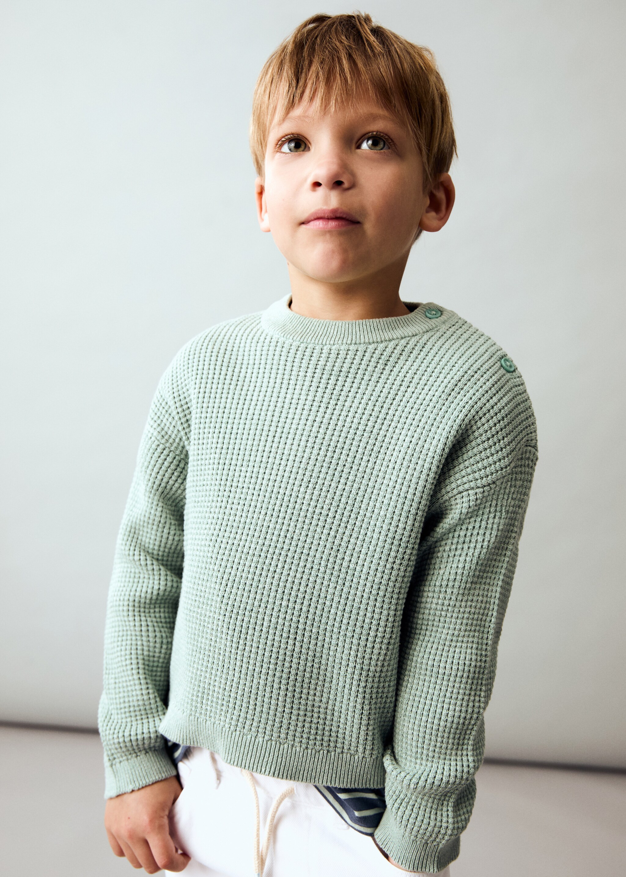 Jersey punto detalle botones - Plano medio, Verde agua. Ref: 87067697-00.