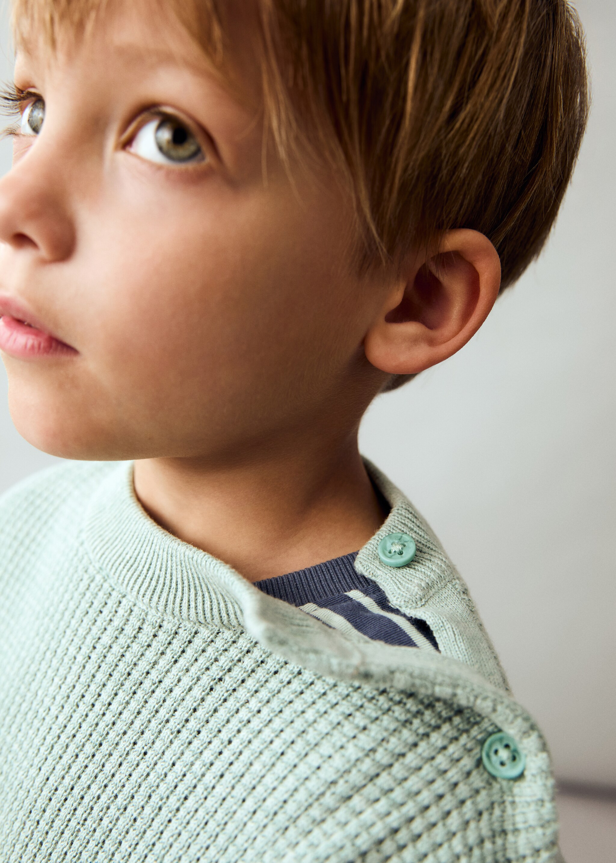 Jersey punto detalle botones - Detalle del artículo 1, Verde agua. Ref: 87067697-00.