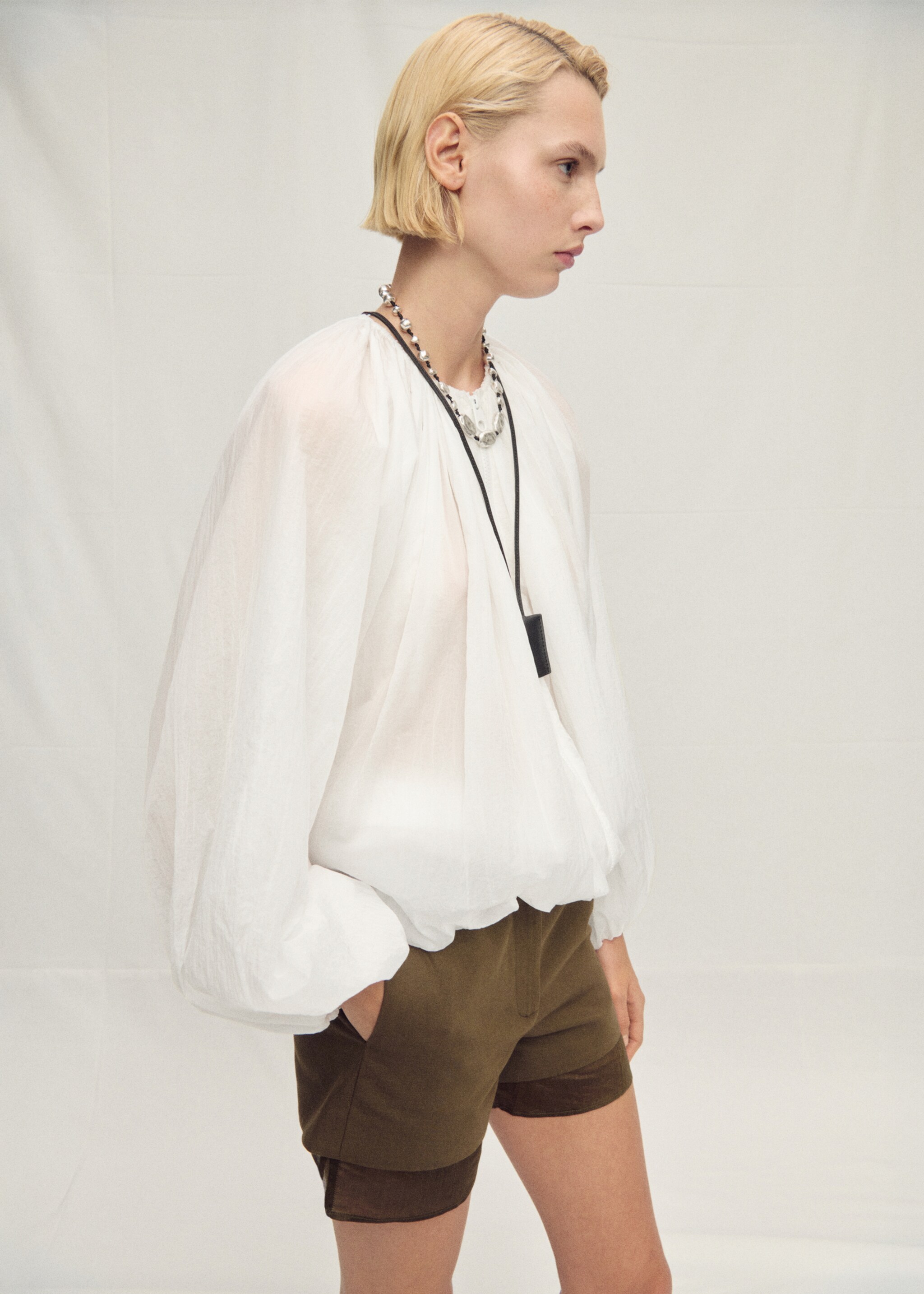 Chaqueta semitransparente fruncida - Detalle del artículo 1, Blanco. Ref: 87067711-00.