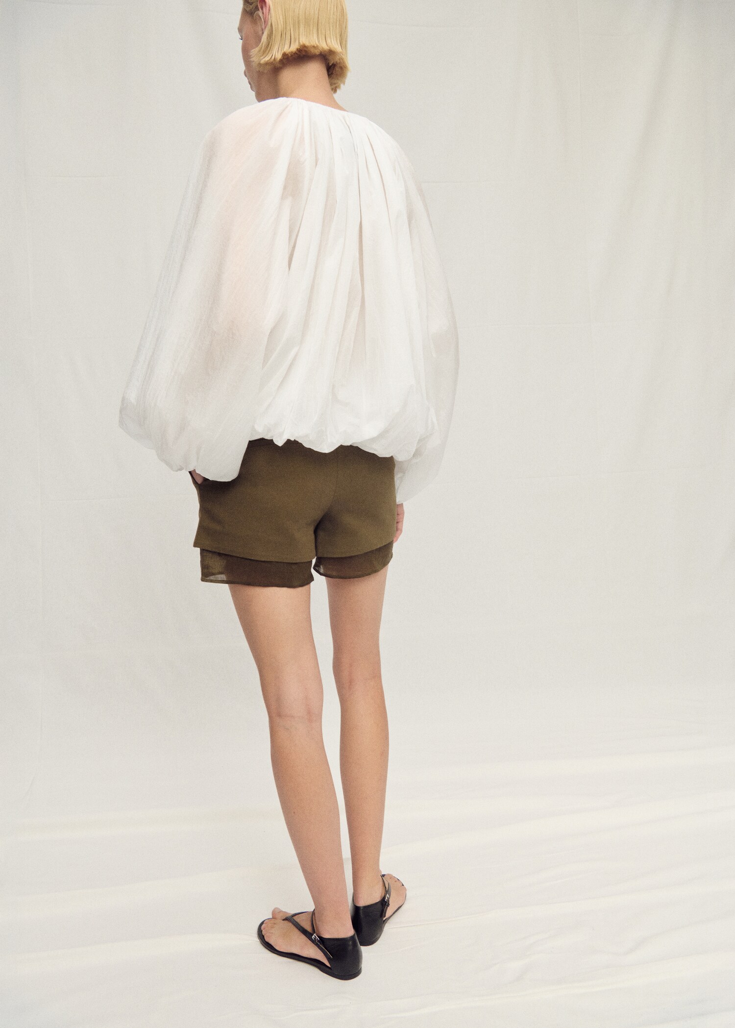 Chaqueta semitransparente fruncida - Reverso del artículo