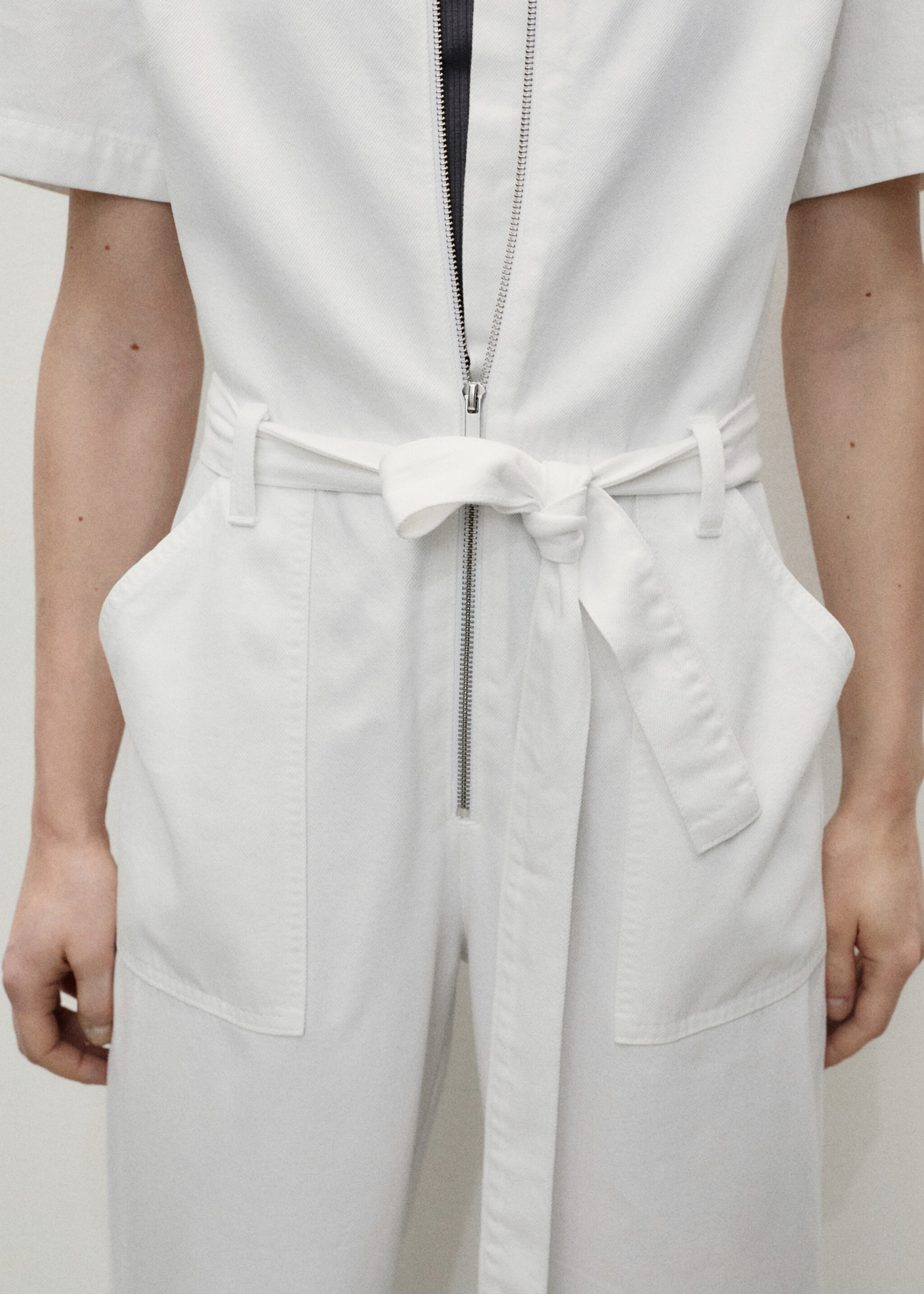 Denim jumpsuit belt - Details of the article 6, White. Ref: 87067893-00.
