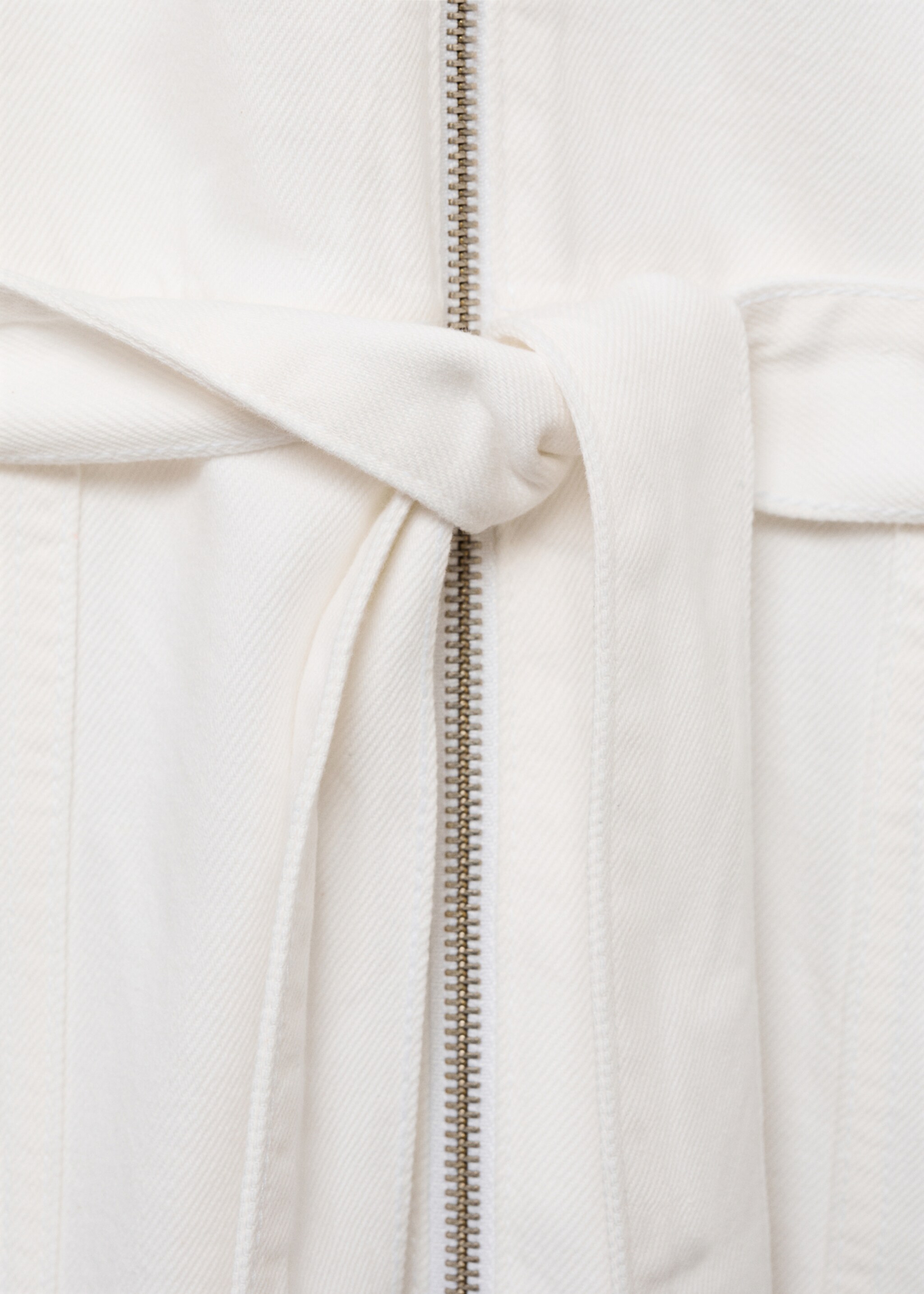 Denim jumpsuit belt - Details of the article 8, White. Ref: 87067893-00.