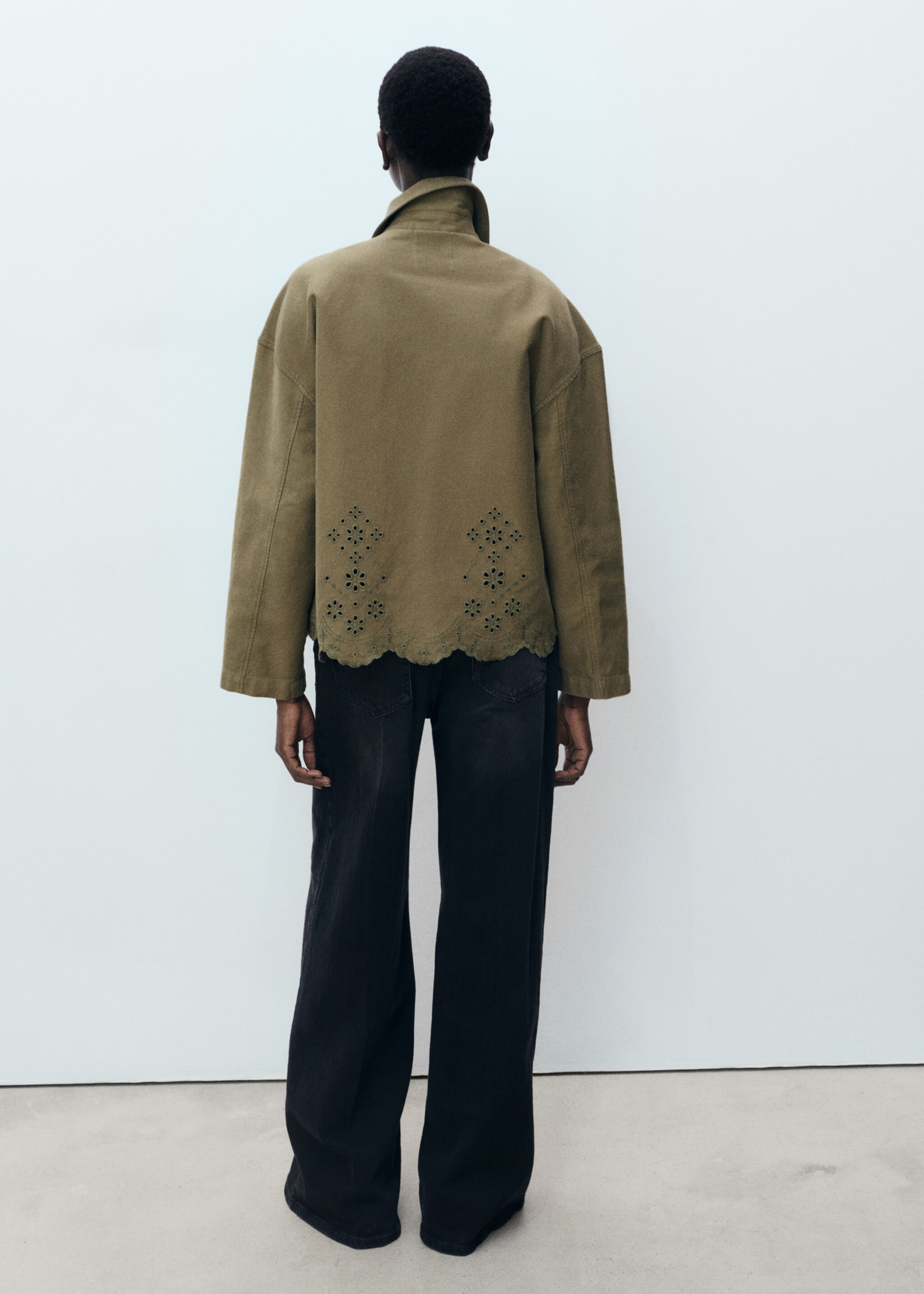 Cotton overshirt with openwork details - Reverse of the article, Khaki. Ref: 87067895-00.