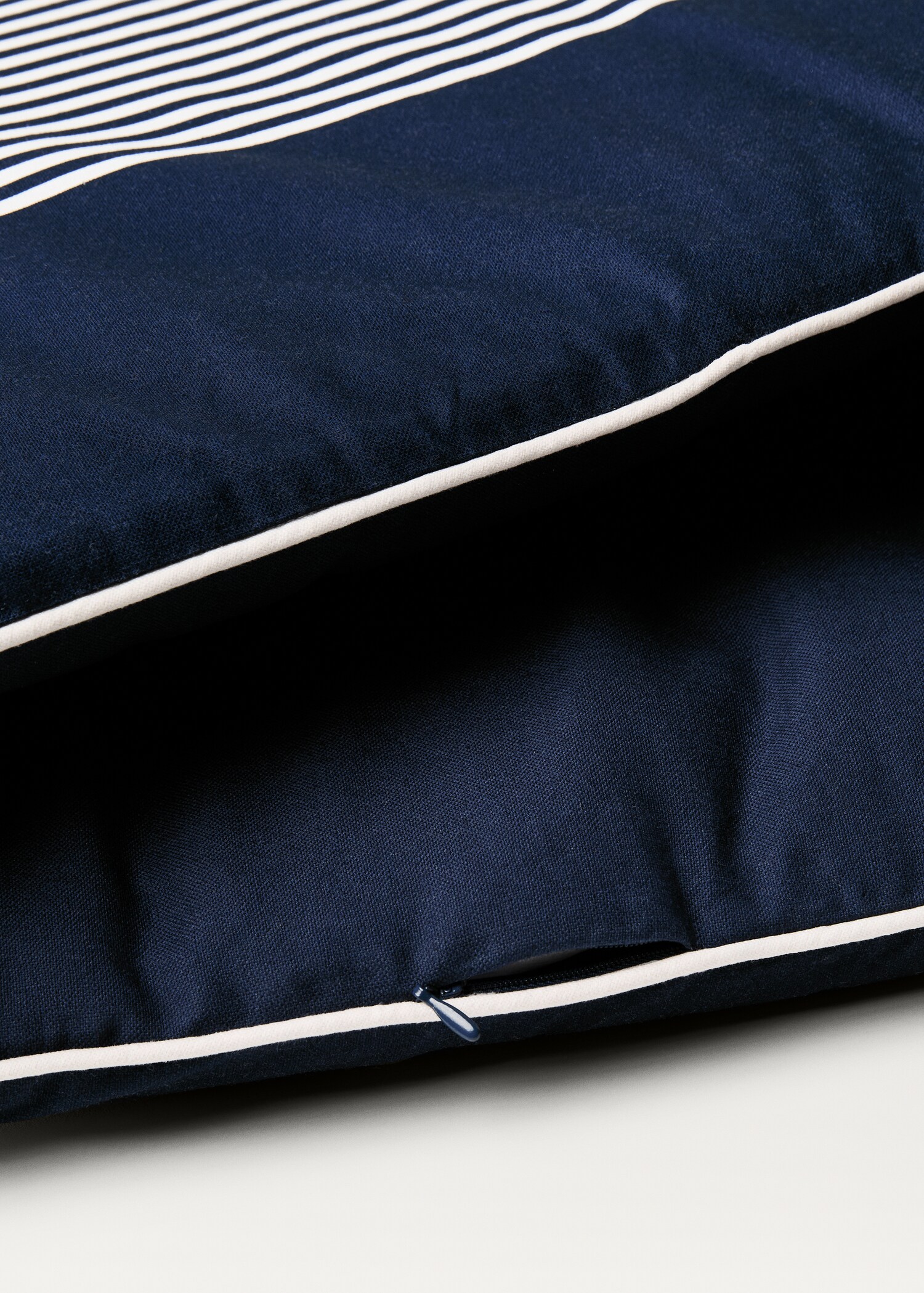 Waterproof reversible striped sun lounger topper - Details of the article 2