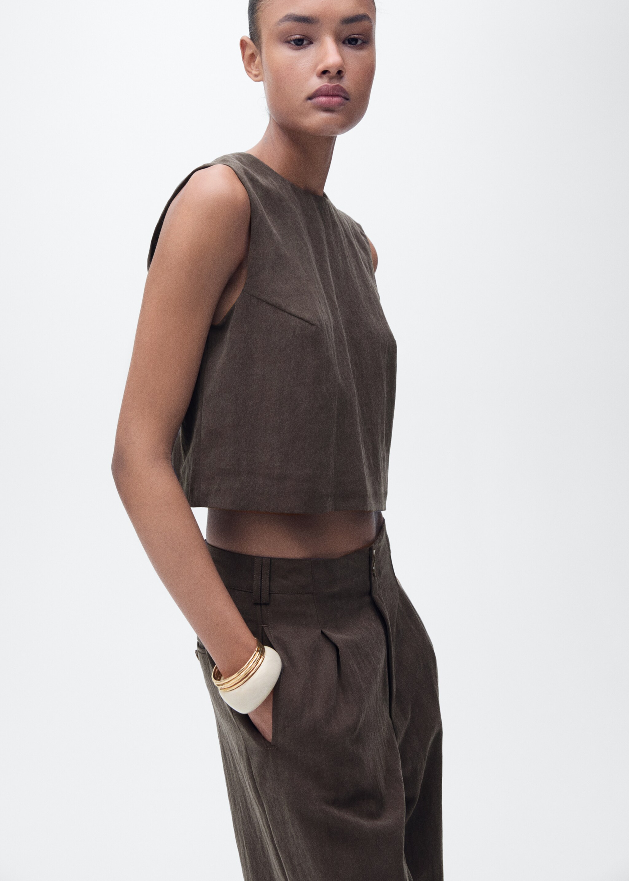 Top en lyocell avec boutons dans le dos - Plan moyen, Marron. Ref: 87068263-00.