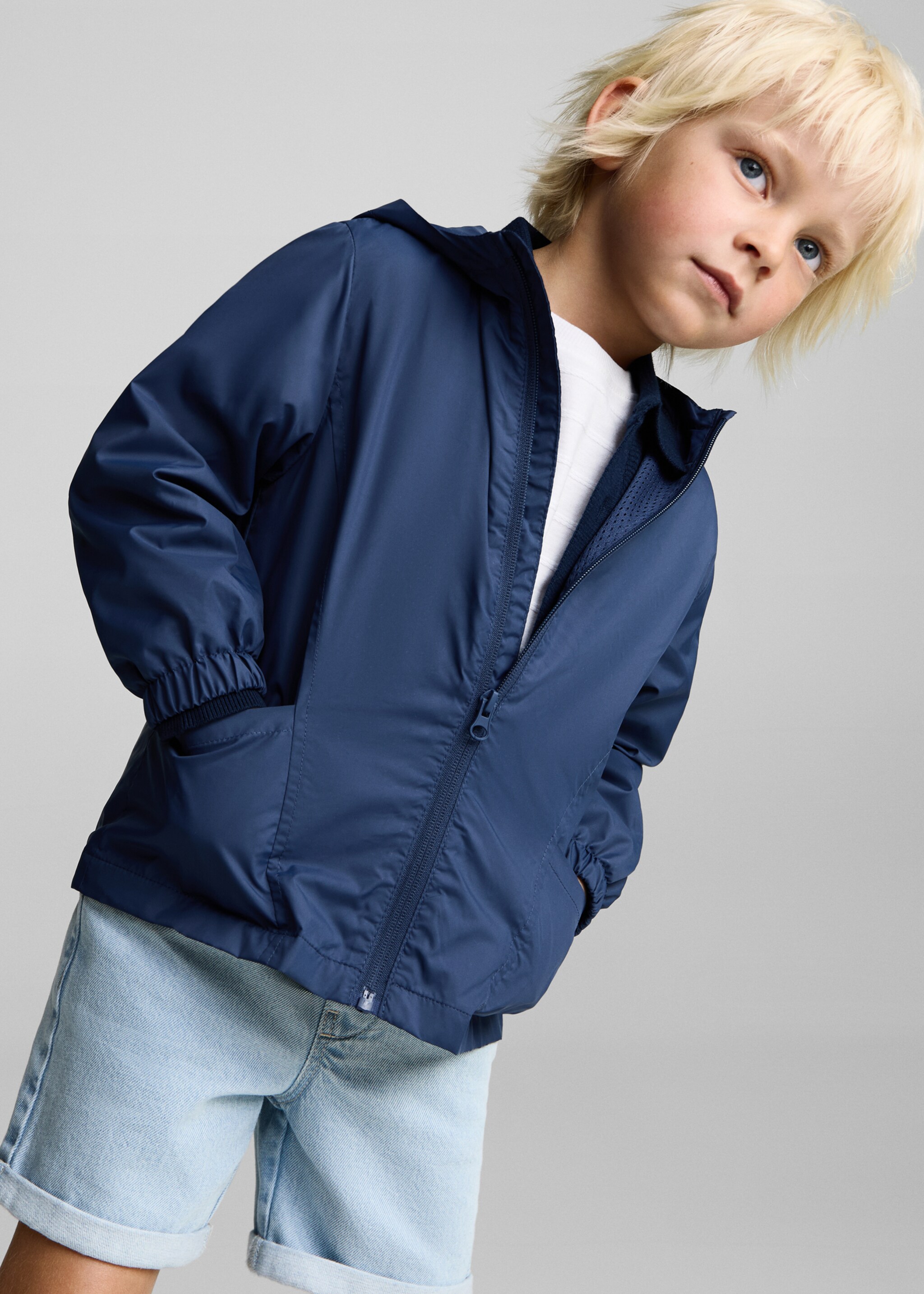 Parka imperméable capuche - Plan moyen, Bleu marine. Ref: 87068266-00.