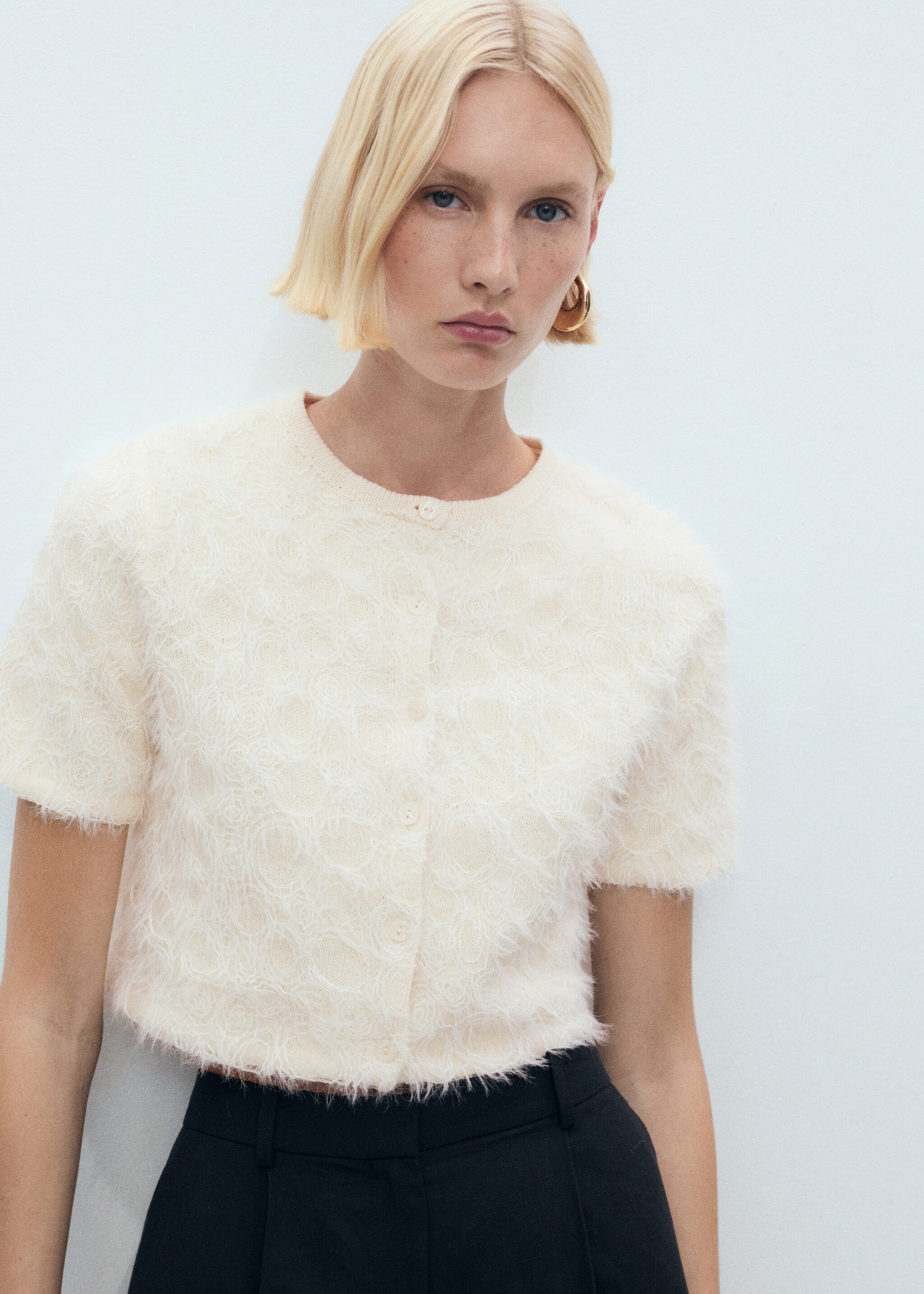 Cárdigan crop punto - Plano medio, Beige. Ref: 87068649-00.