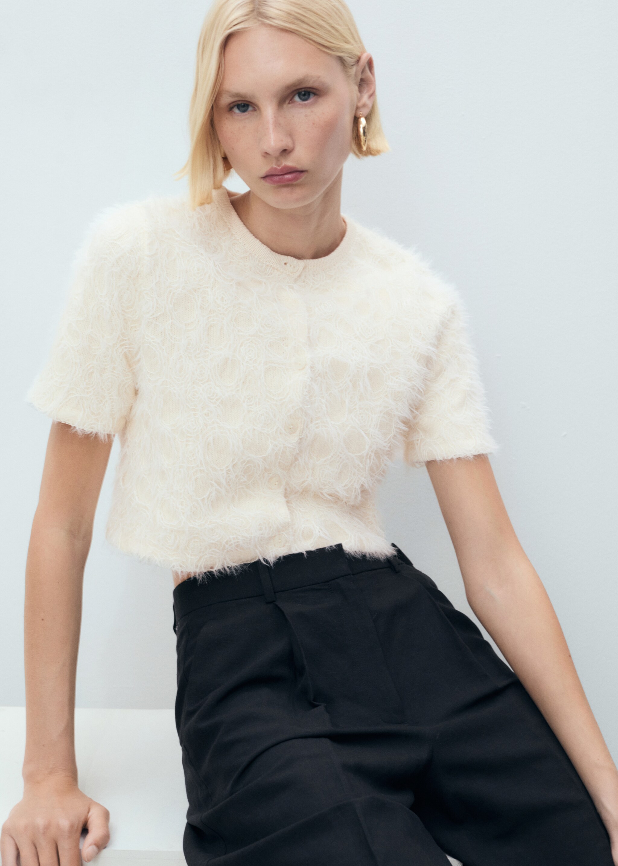 Cárdigan crop punto - Detalle del artículo 2, Beige. Ref: 87068649-00.