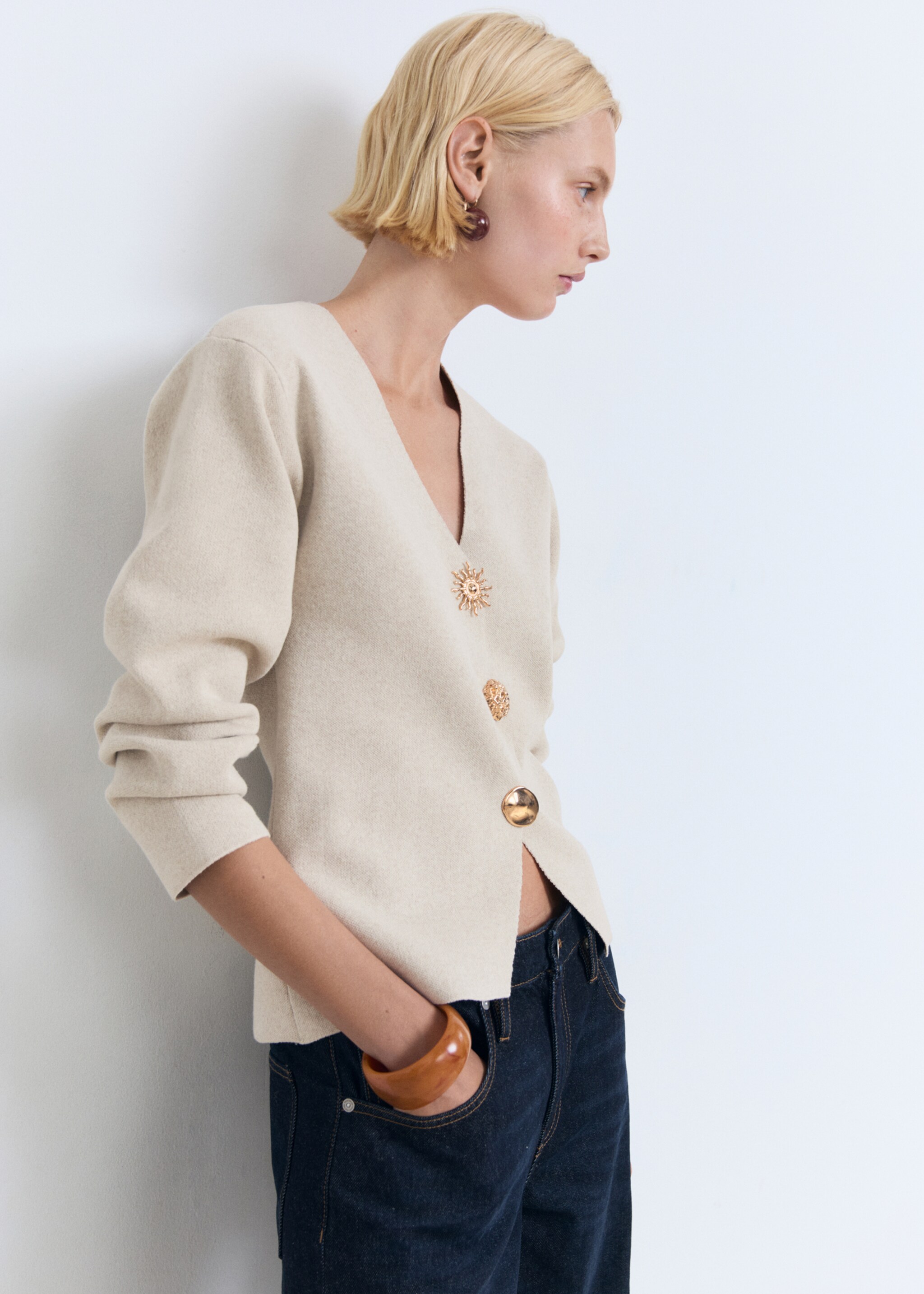 Fine-knit jacket with jewel buttons - Medium plane, Beige. Ref: 87069065-00.