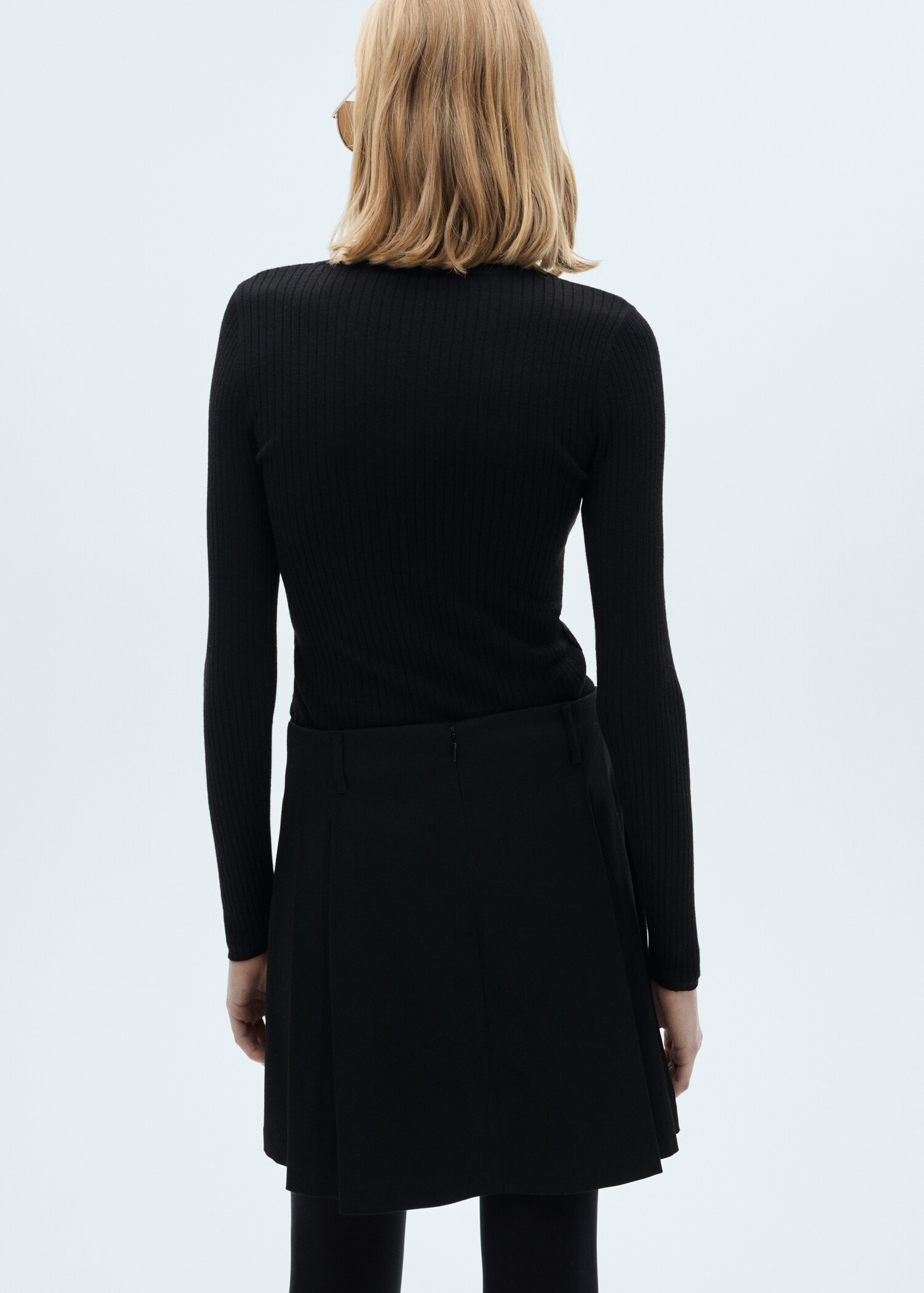 Pleated mini-skirt - Reverse of the article