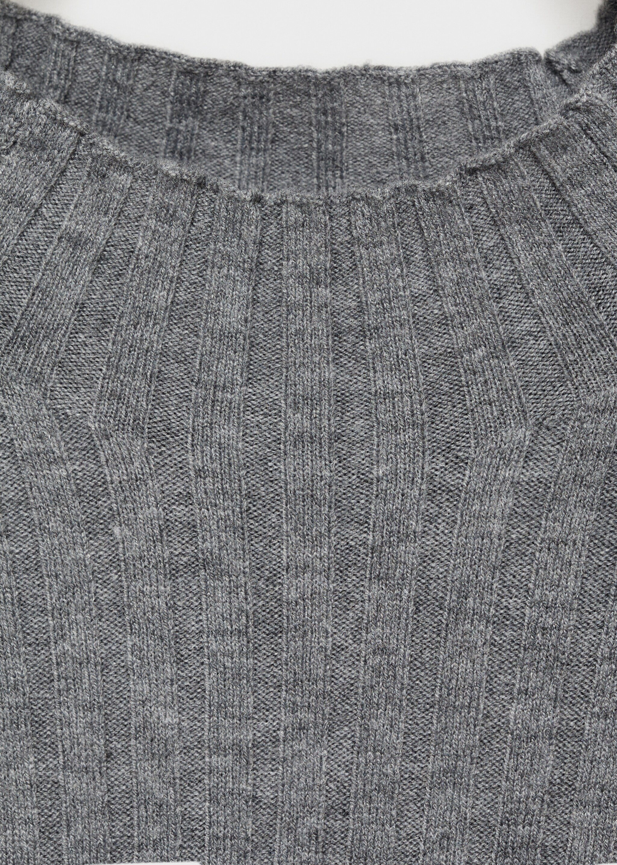 Ausgestelltes Strickkleid mit halbhohem Kragen - Detail des Artikels 8, Mittelgrau meliert. Ref: 87070424-00.