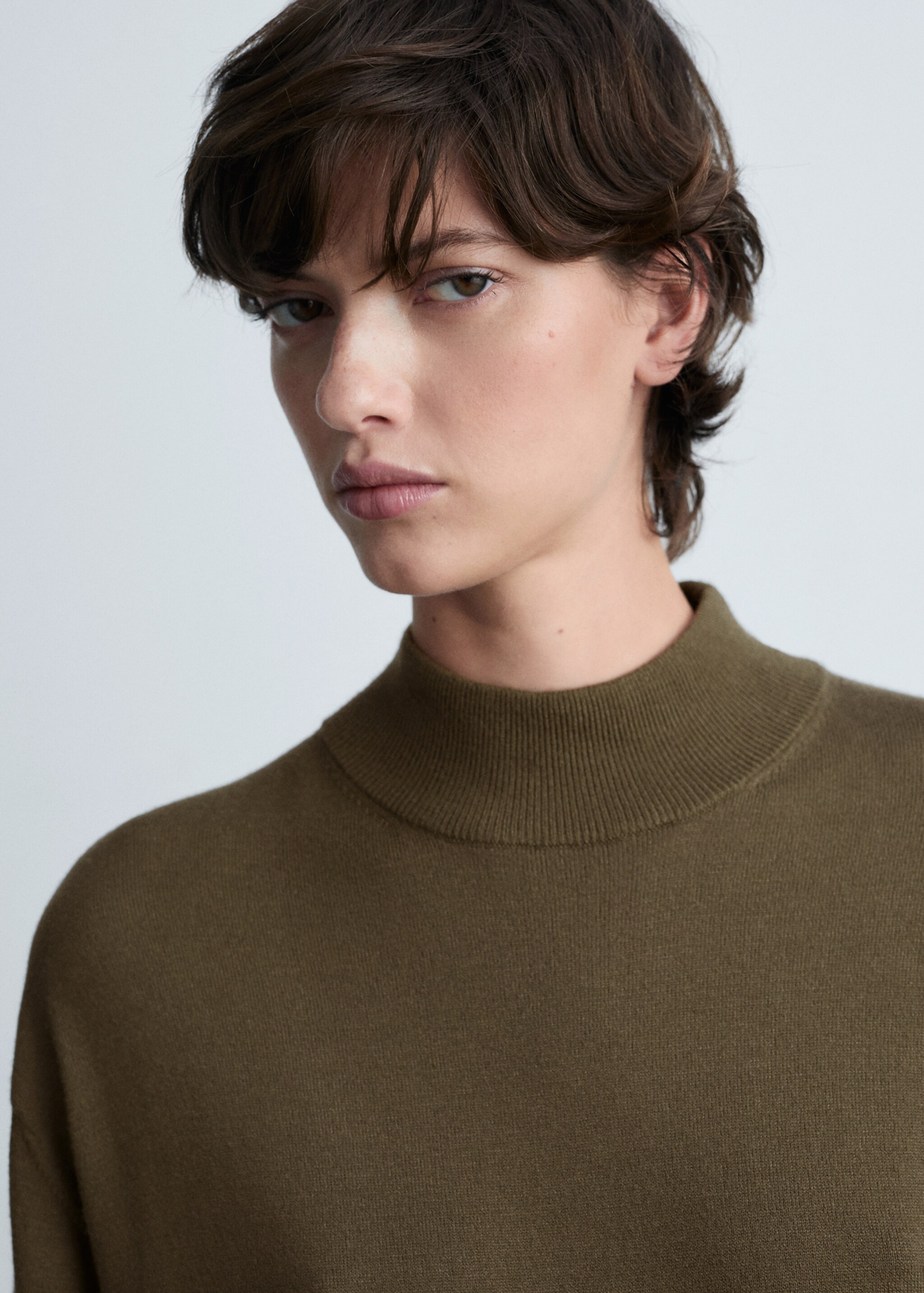 Perkins-neck knitted dress - Details of the article 1, Khaki. Ref: 87070425-00.