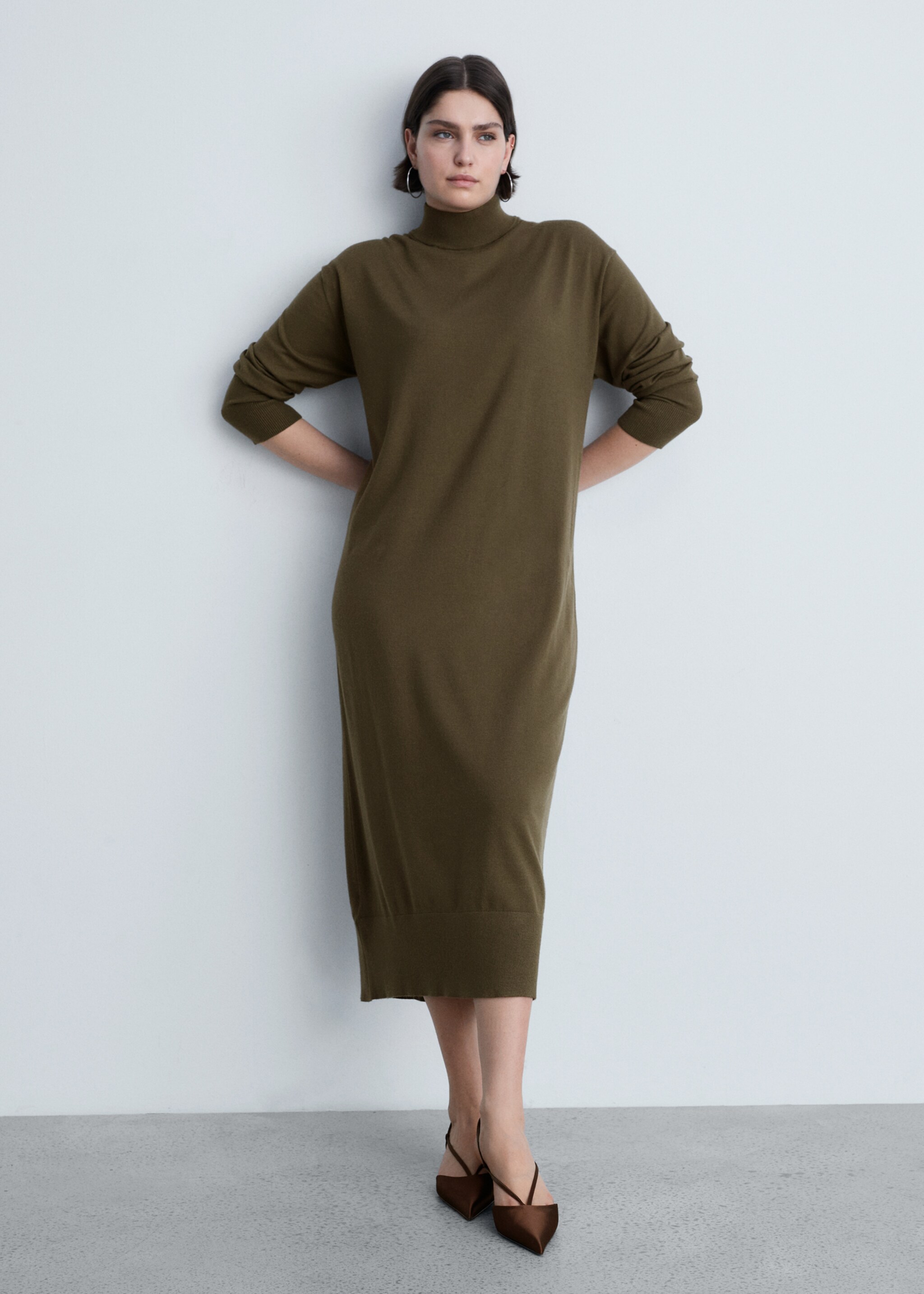 Perkins-neck knitted dress - Details of the article 3, Khaki. Ref: 87070425-00.