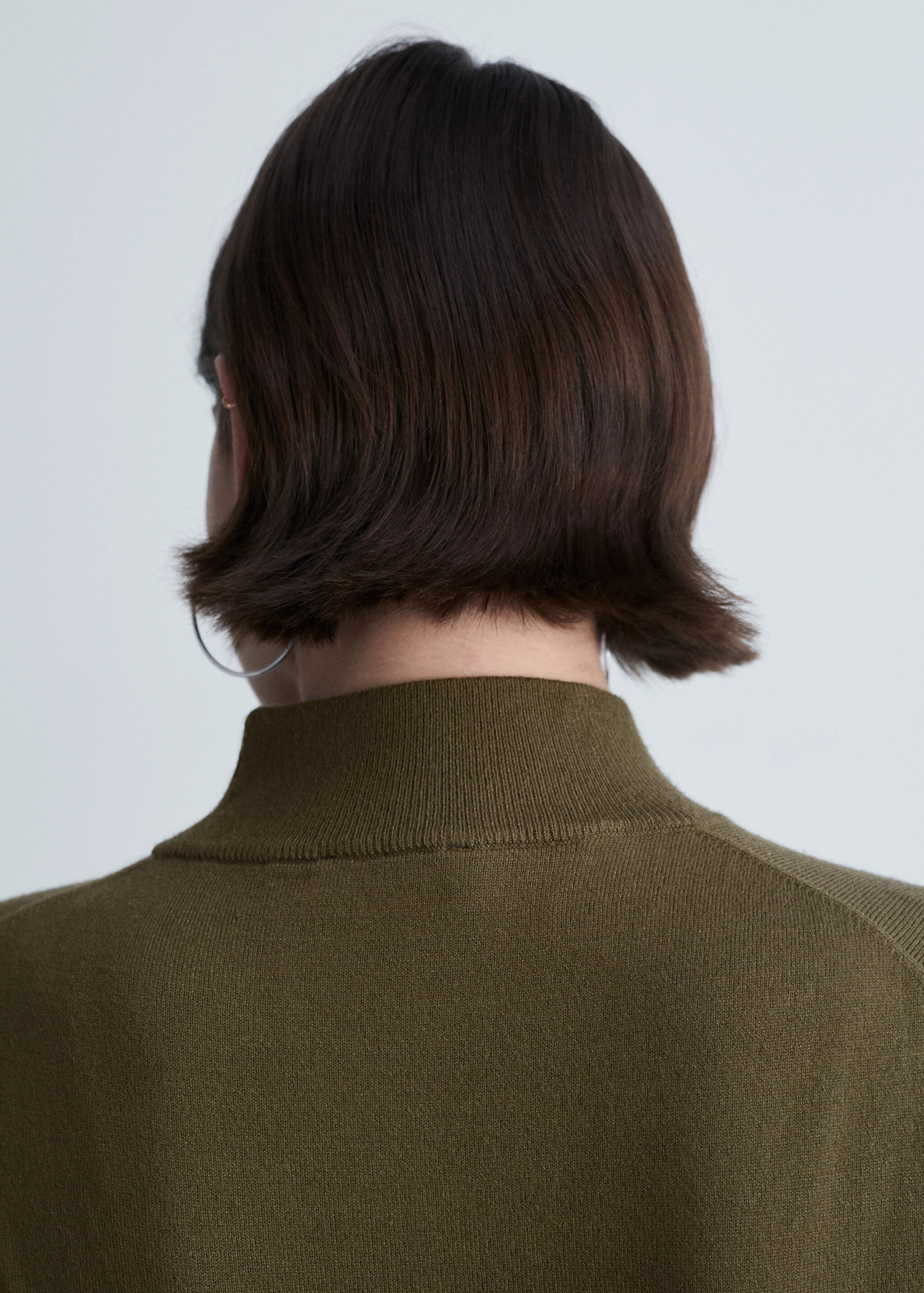 Perkins-neck knitted dress - Details of the article 4, Khaki. Ref: 87070425-00.