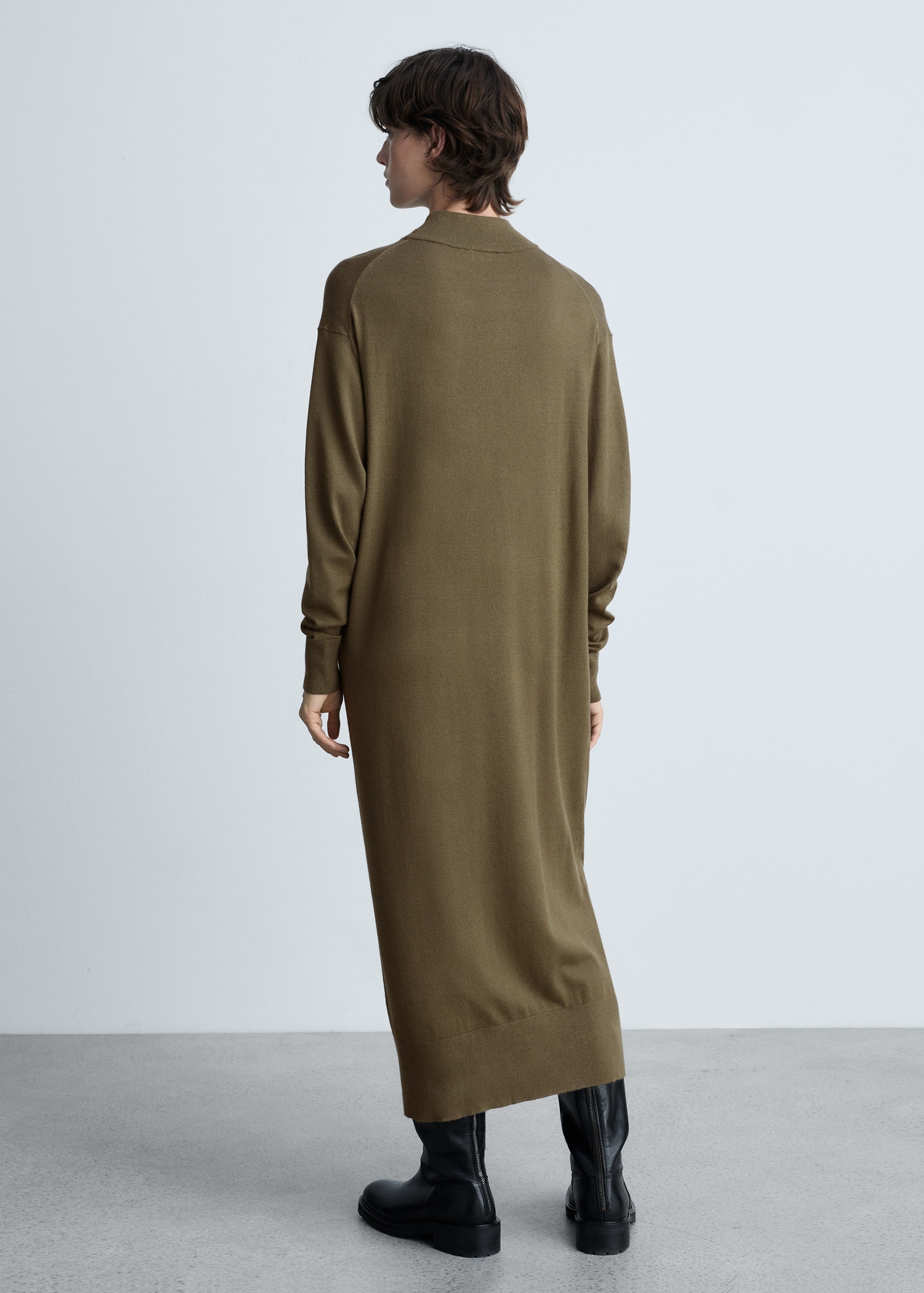 Perkins-neck knitted dress - Reverse of the article