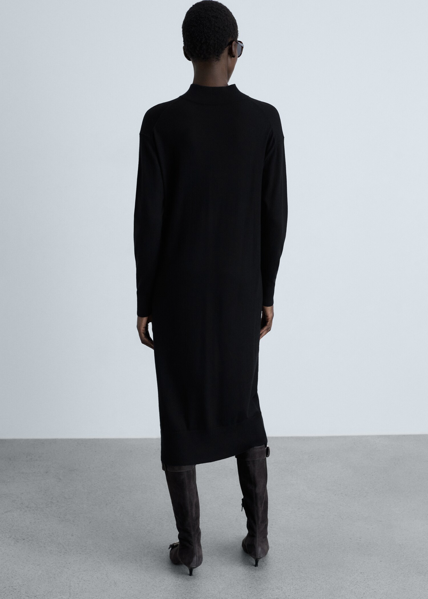 Perkins-neck knitted dress - Reverse of the article