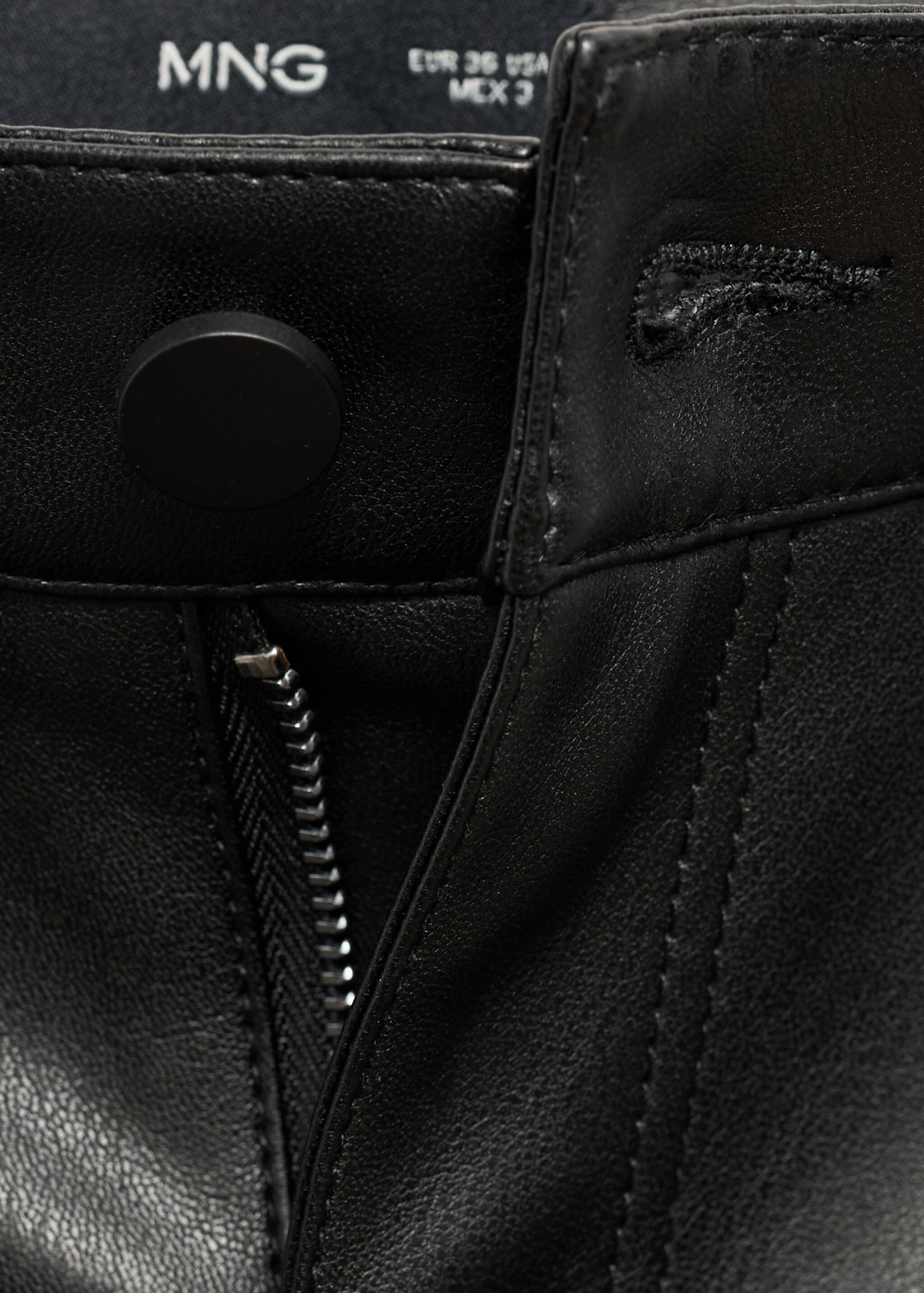 Pantalon droit cuir synthétique - Détail de l'article 0, Noir. Ref: 87070432-00.