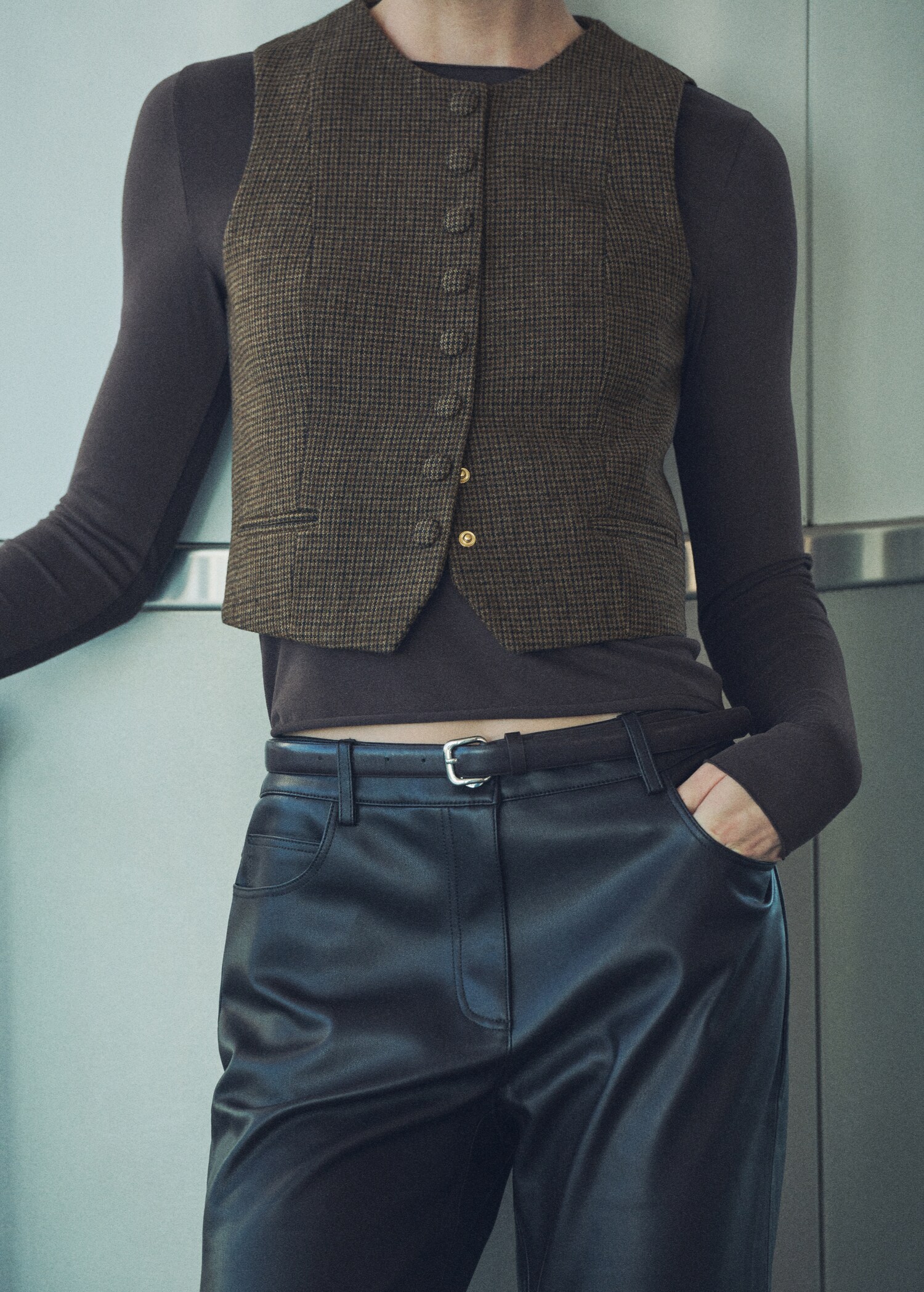 Vlněná vesta mikro se vzorem mikro kohoutí stopy - Náhled ve středové rovině