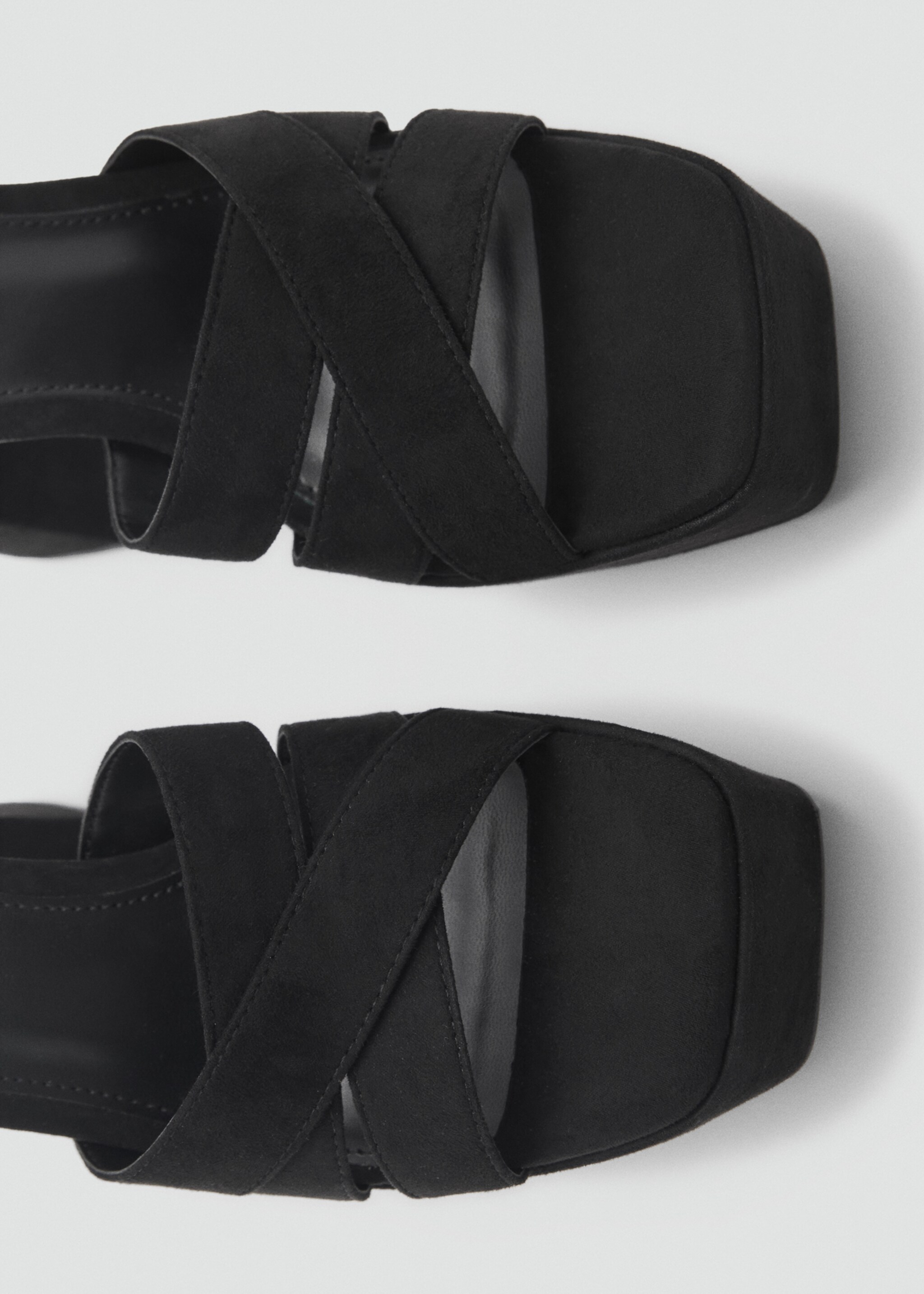 Wide-heeled sandal with bracelet - Details of the article 2, Black. Ref: 87070438-00.