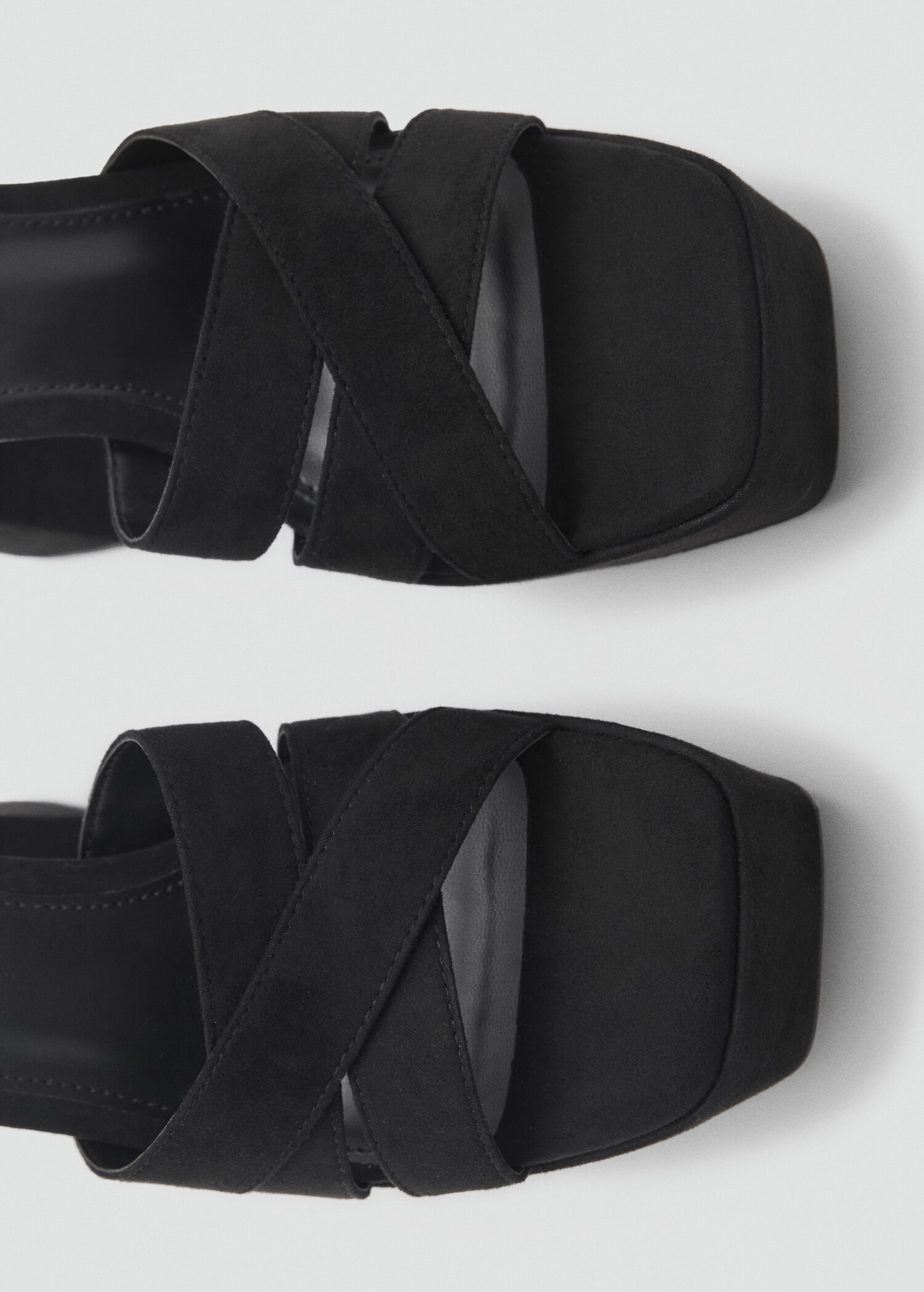 Wide-heeled sandal with bracelet - Details of the article 2