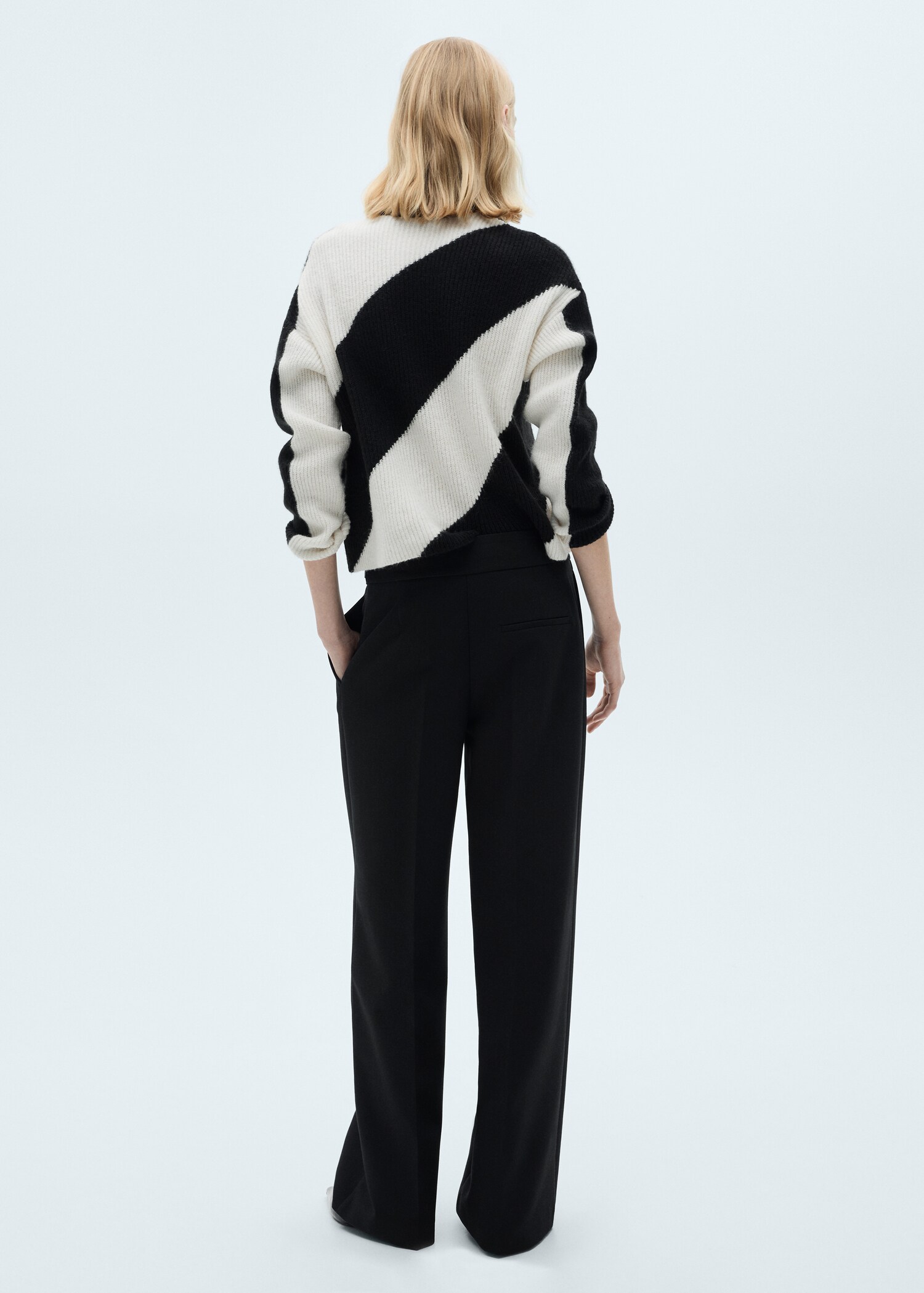 Gestreepte gebreide trui - Achterkant van het artikel