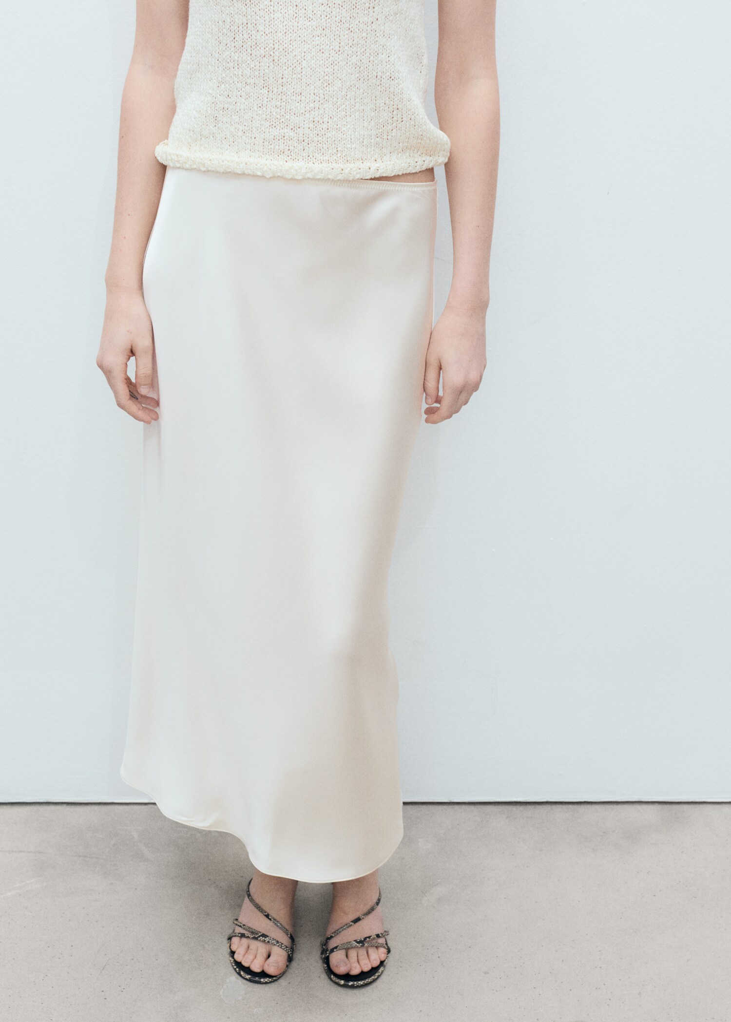 Midirock mit Satin-Effekt - Mittlere Ansicht